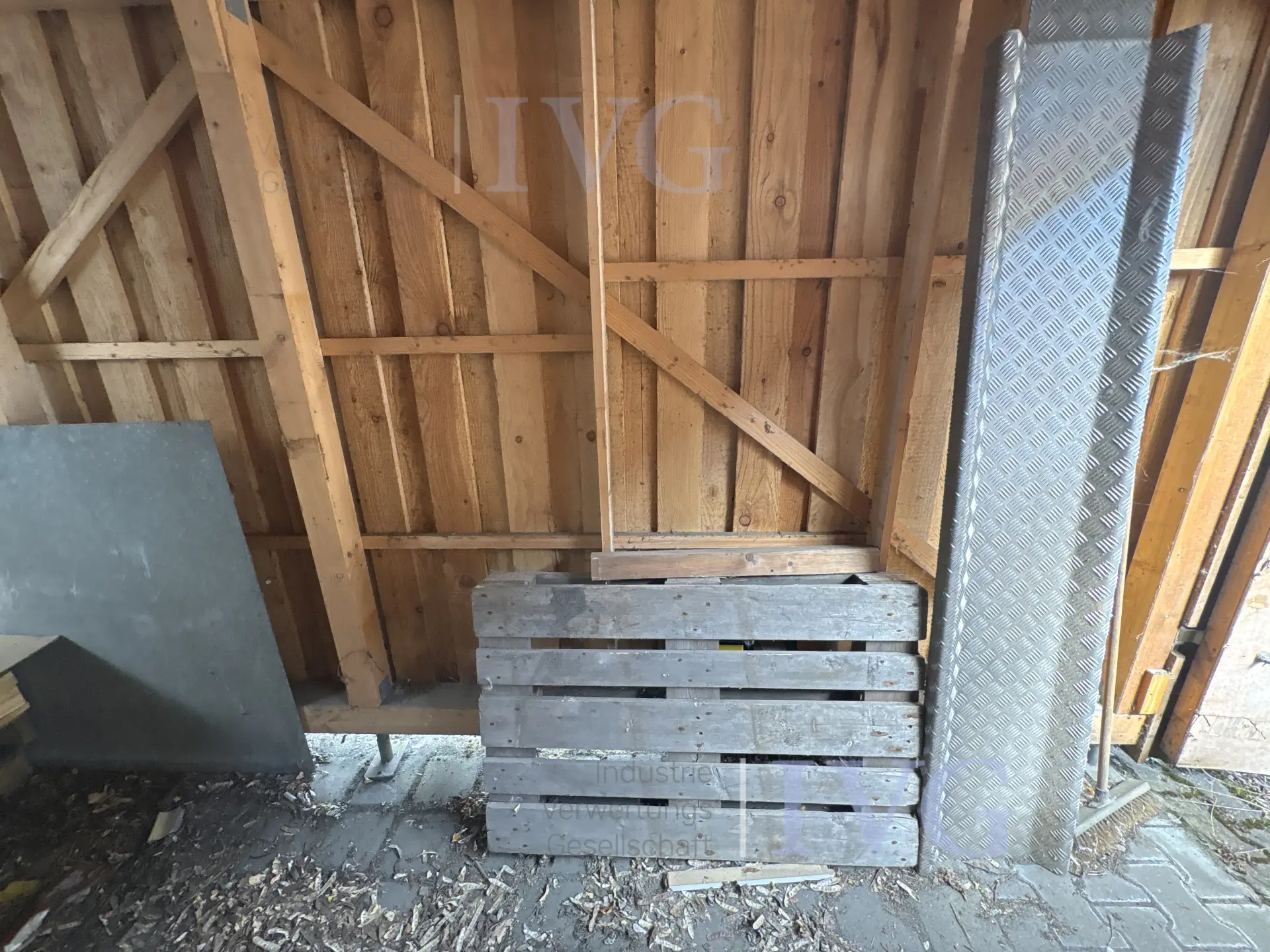 Holz-Anhängergarage mit Abstellraum – foto 7 – kavel bij IVG, Halle