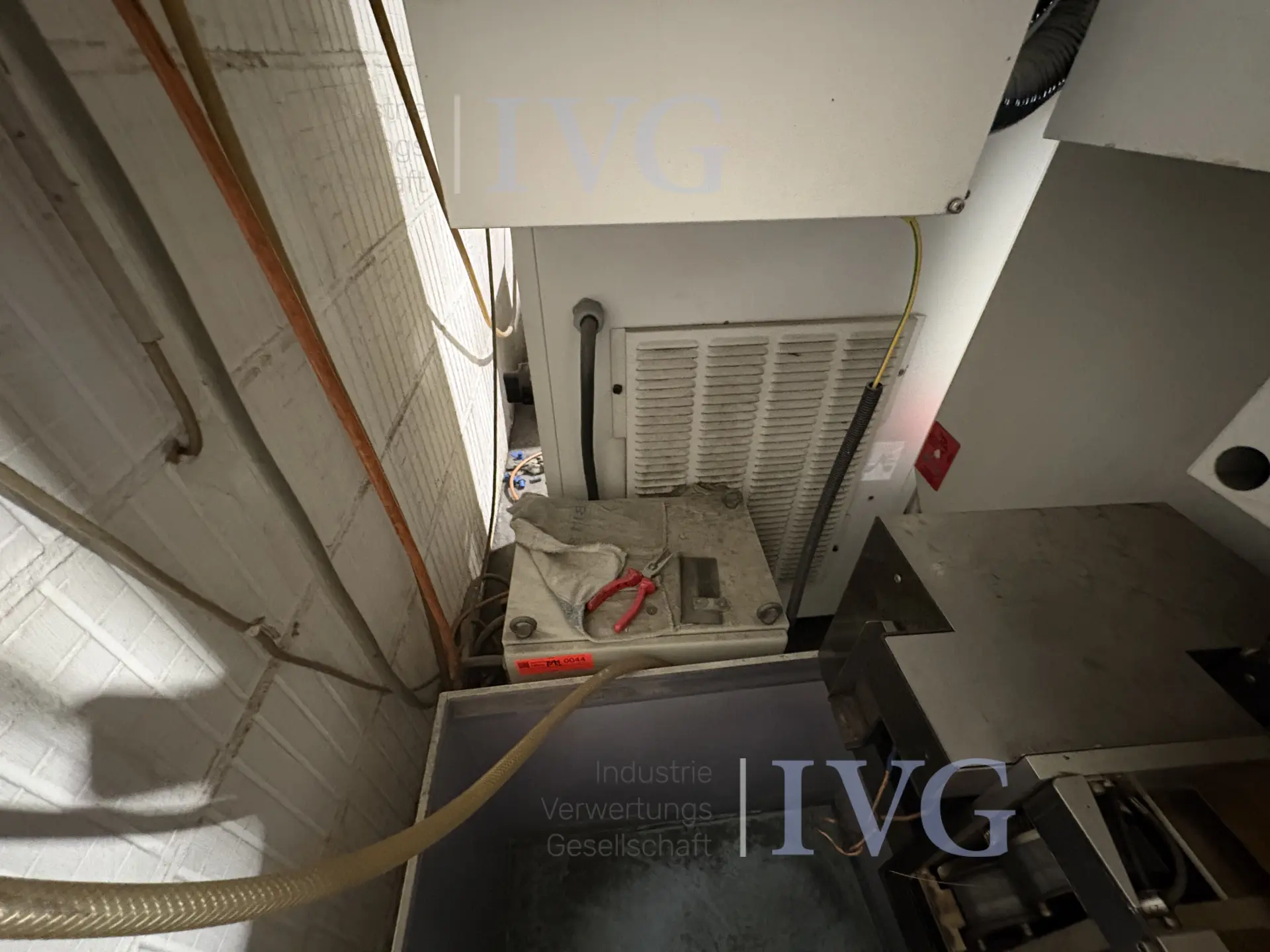 Drahterodiermaschine FANUC Robocut Alpha-OIC A04B-0315-B022#E5 – foto 9 – kavel bij IVG, Halle