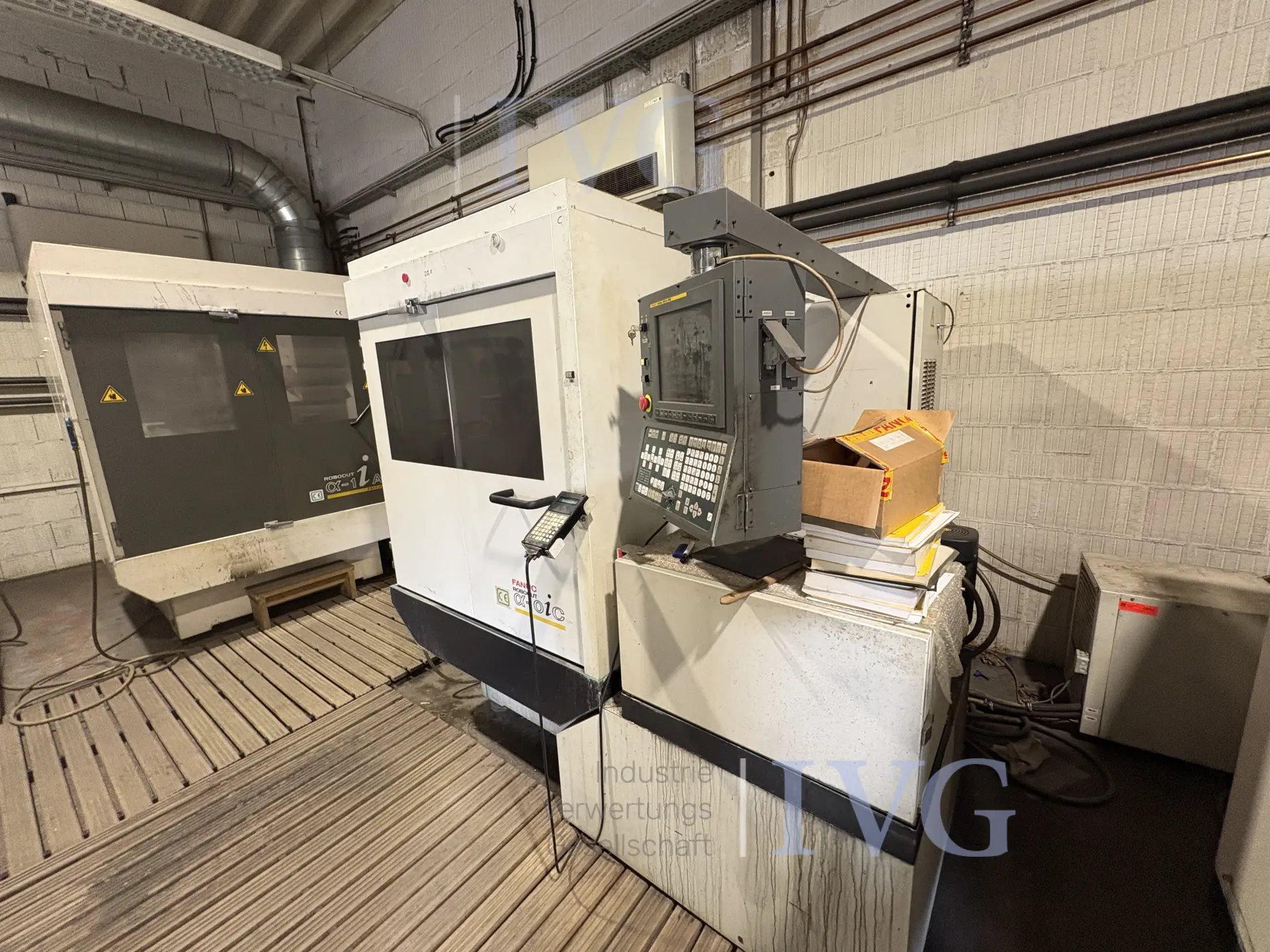Drahterodiermaschine FANUC Robocut Alpha-OIC A04B-0315-B022#E5 – foto 2 – kavel bij IVG, Halle