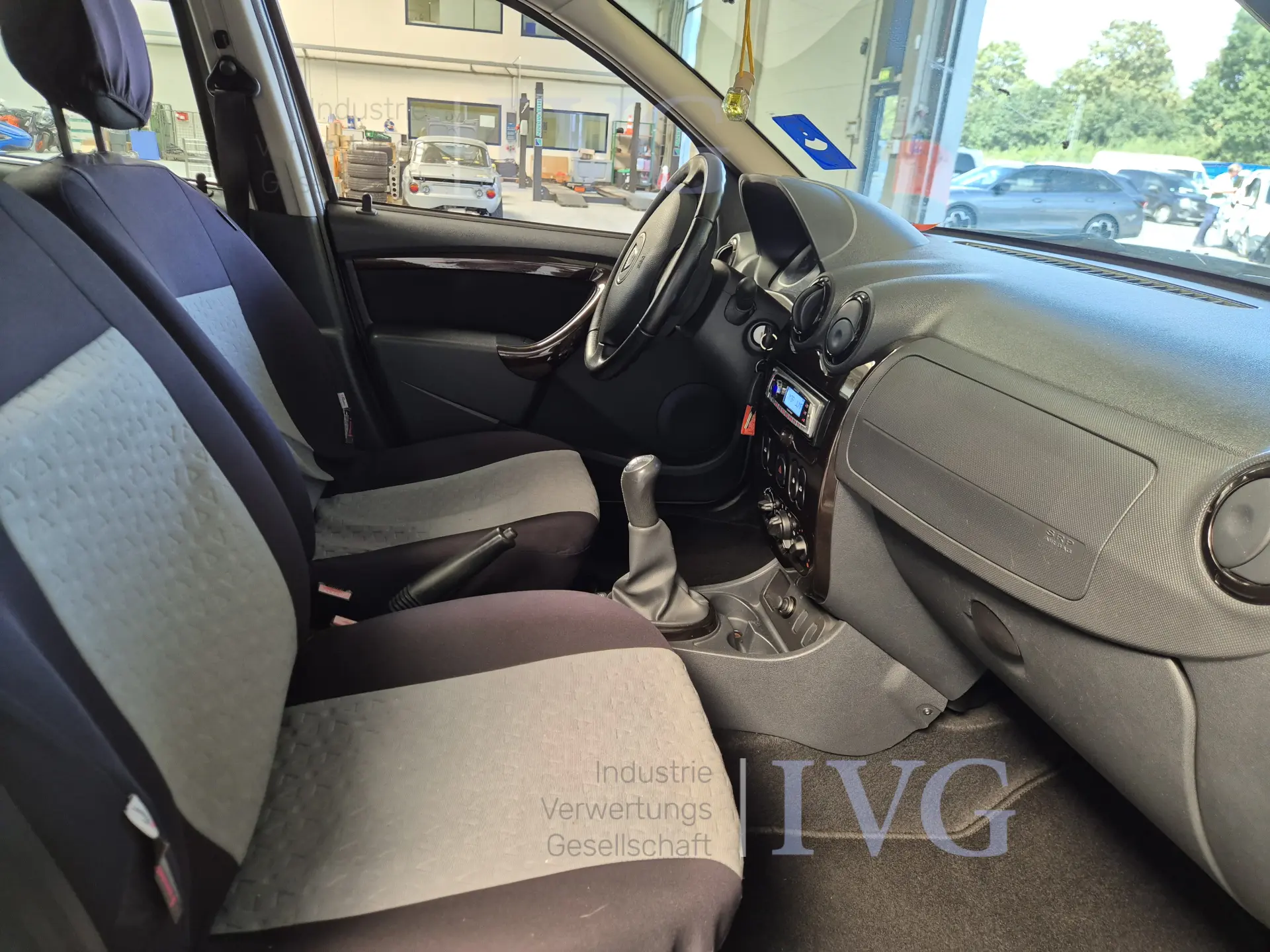Combi-sedan DACIA Duster 1.6 – foto 12 – kavel bij IVG, Kirchlengern