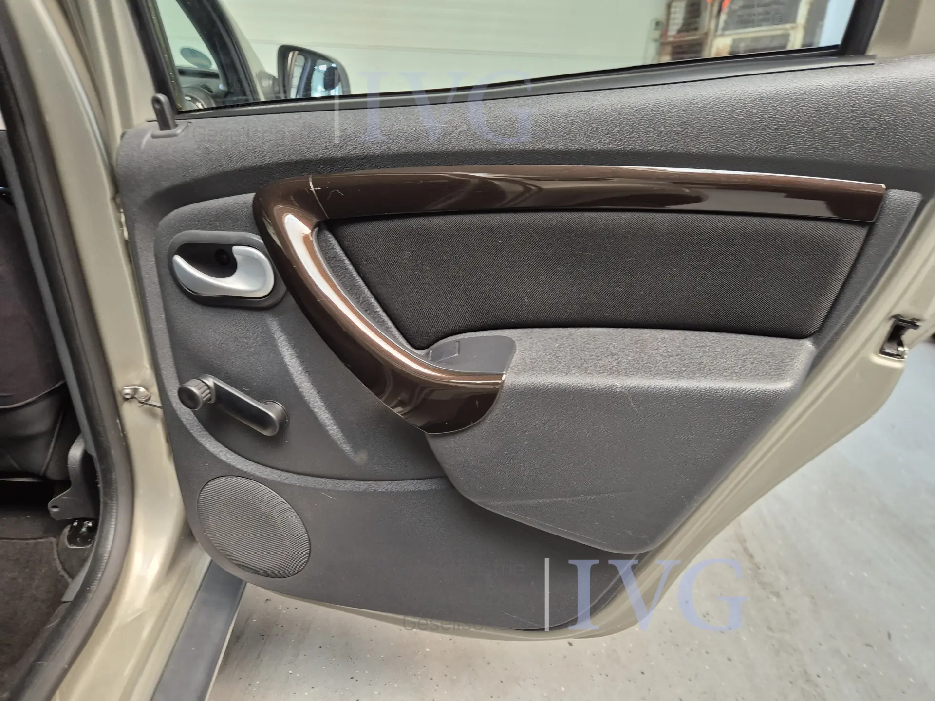 Combi-sedan DACIA Duster 1.6 – foto 13 – kavel bij IVG, Kirchlengern