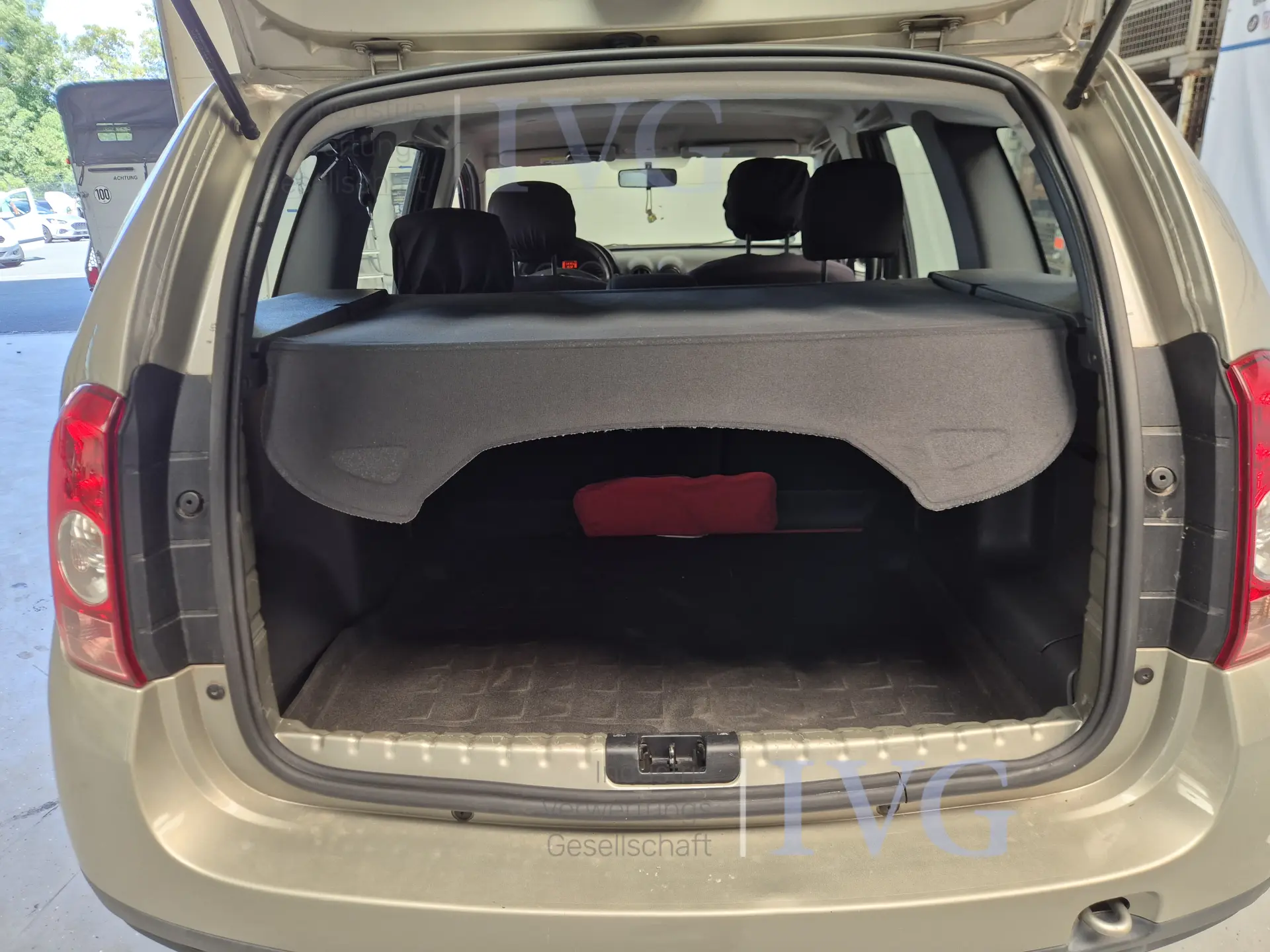 Combi-sedan DACIA Duster 1.6 – foto 25 – kavel bij IVG, Kirchlengern