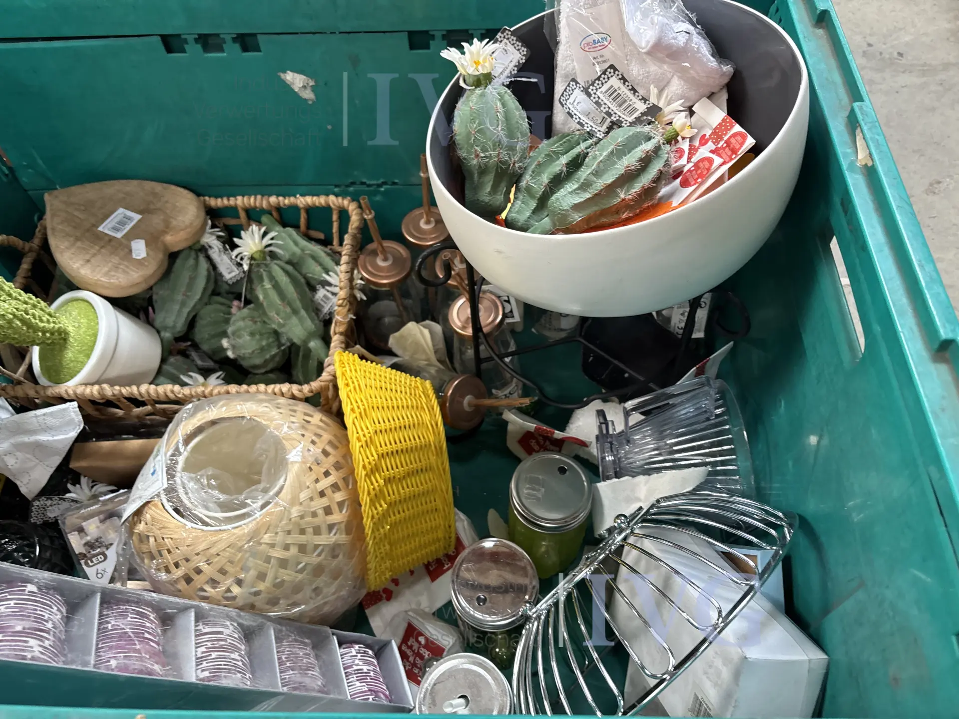 Posten Dekoartikel/Haushaltswaren – foto 3 – kavel bij IVG, Bad Oeynhausen