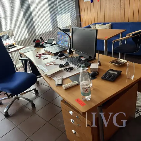 Schreibtisch