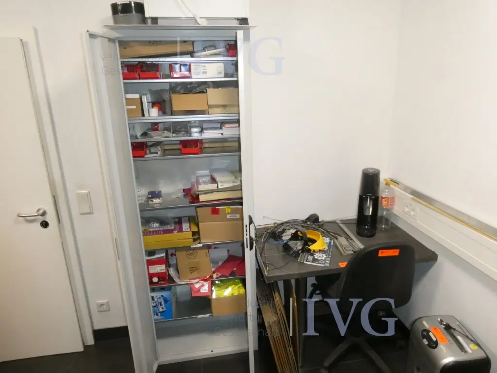 Kantoormeubelen – foto 9 – kavel bij IVG, Velen
