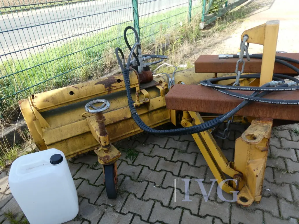 Anbau-Kehrbesen SCHMIDT VKS 14 – foto 4 – kavel bij IVG, Velen