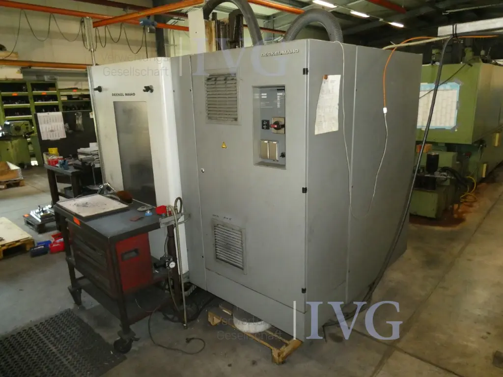 vertikales 3-Achs-Bearbeitungszentrum DMG DECKEL MAHO DMC635V – foto 4 – kavel bij IVG, Velen