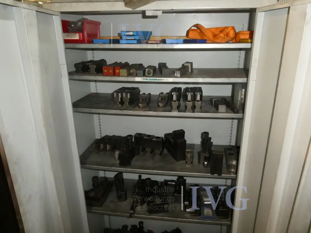 Stalen kasten – foto 2 – kavel bij IVG, Velen