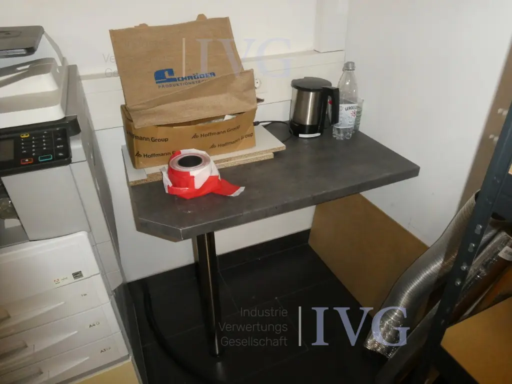 Kantoormeubelen – foto 6 – kavel bij IVG, Velen