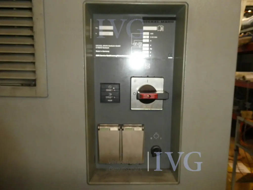 vertikales 3-Achs-Bearbeitungszentrum DMG DECKEL MAHO DMC635V – foto 9 – kavel bij IVG, Velen