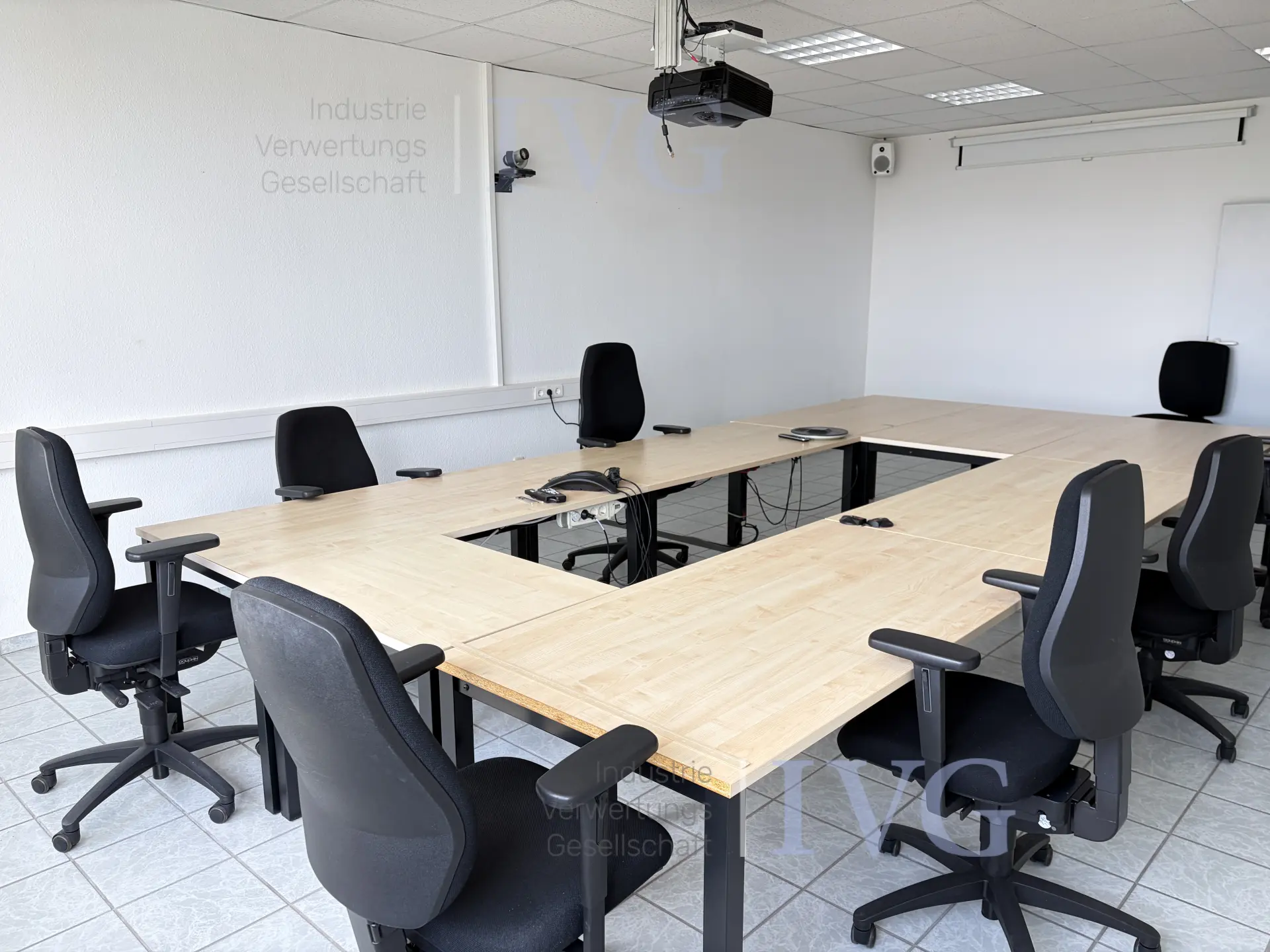 Besprechungsraum mit Beamer BENQ – foto 13 – kavel bij IVG, Luckenwalde