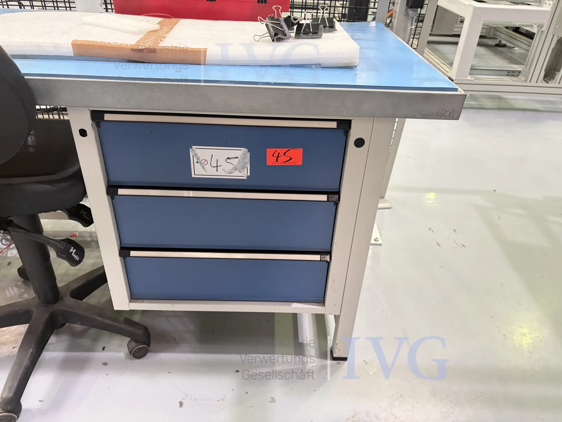 Werkbank (ohne Inhalt!) – foto 2 – kavel bij IVG, Luckenwalde