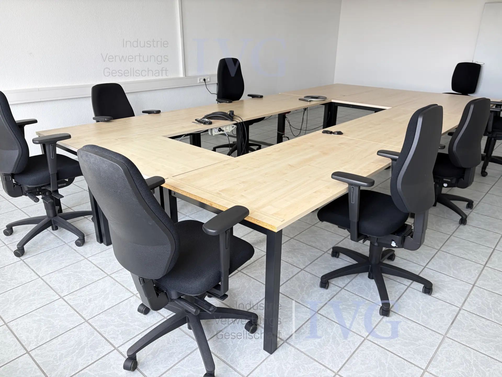 Besprechungsraum mit Beamer BENQ – foto 12 – kavel bij IVG, Luckenwalde
