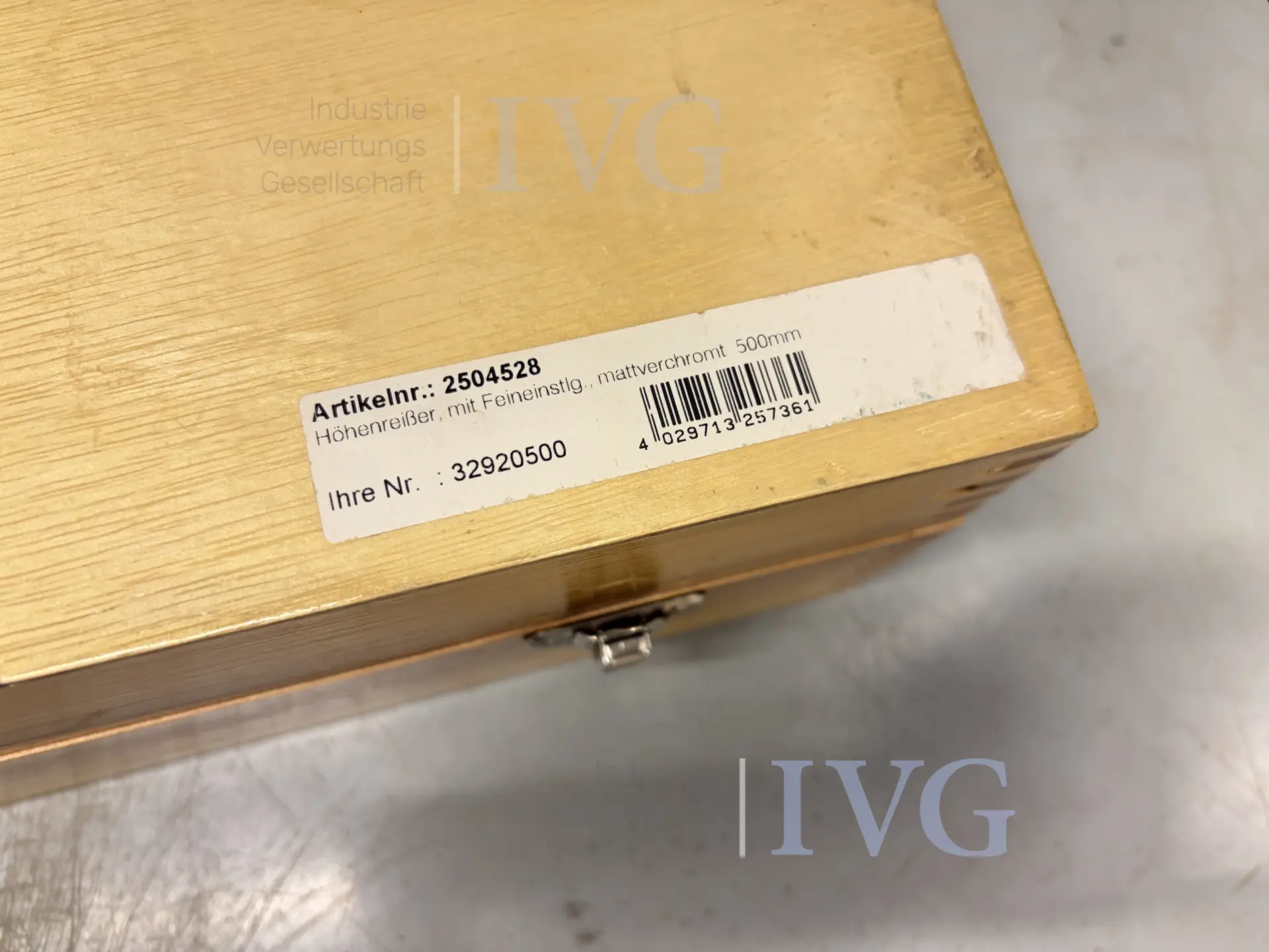 Schrank mit Messmittel FLUKE - HOLEX MegOhmMeter 1550B – foto 18 – kavel bij IVG, Luckenwalde