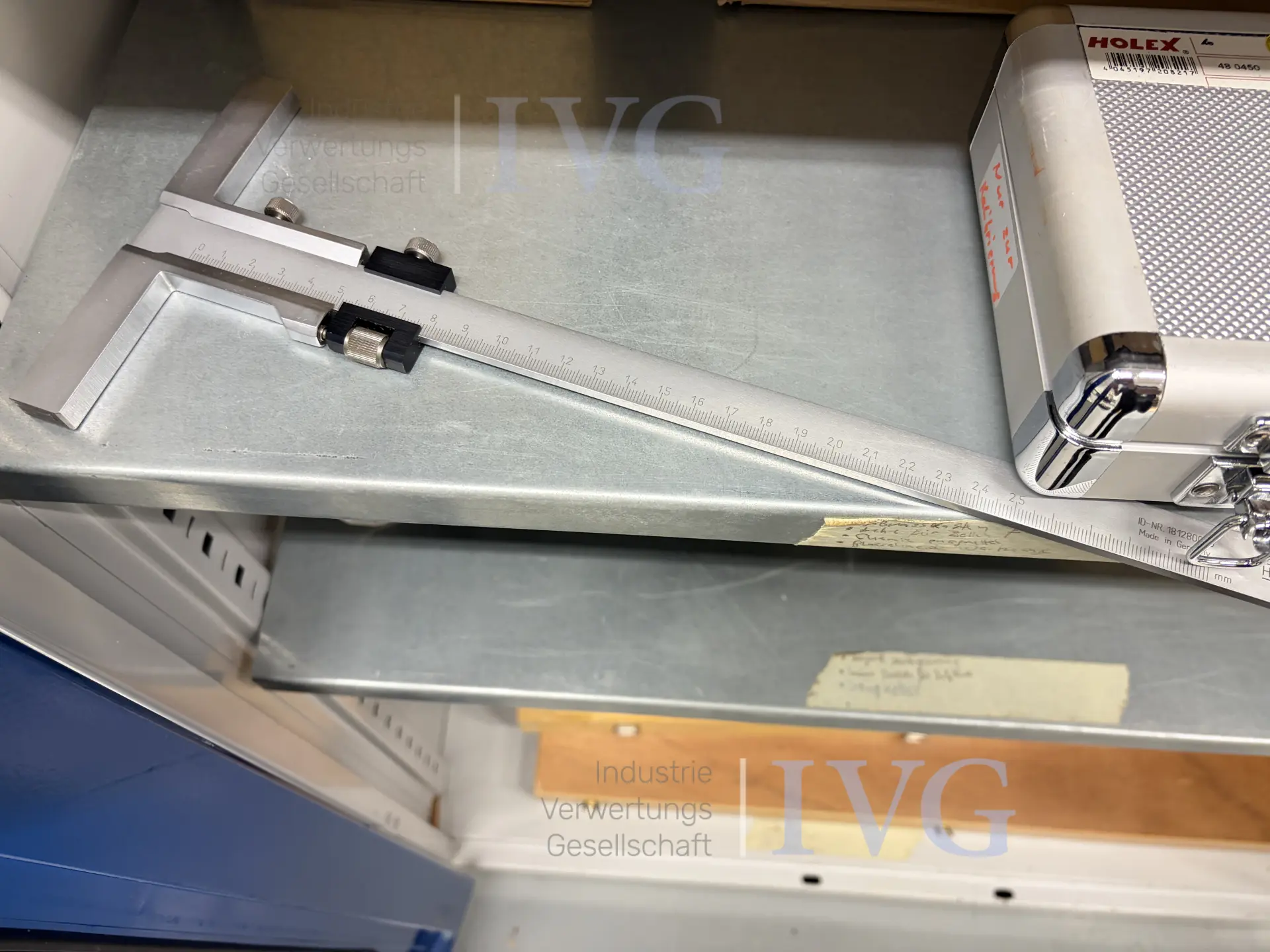Schrank mit Messmittel FLUKE - HOLEX MegOhmMeter 1550B – foto 8 – kavel bij IVG, Luckenwalde