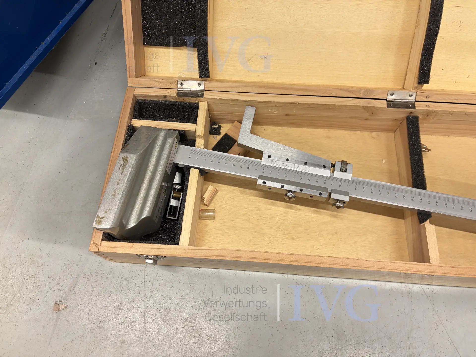 Schrank mit Messmittel FLUKE - HOLEX MegOhmMeter 1550B – foto 20 – kavel bij IVG, Luckenwalde