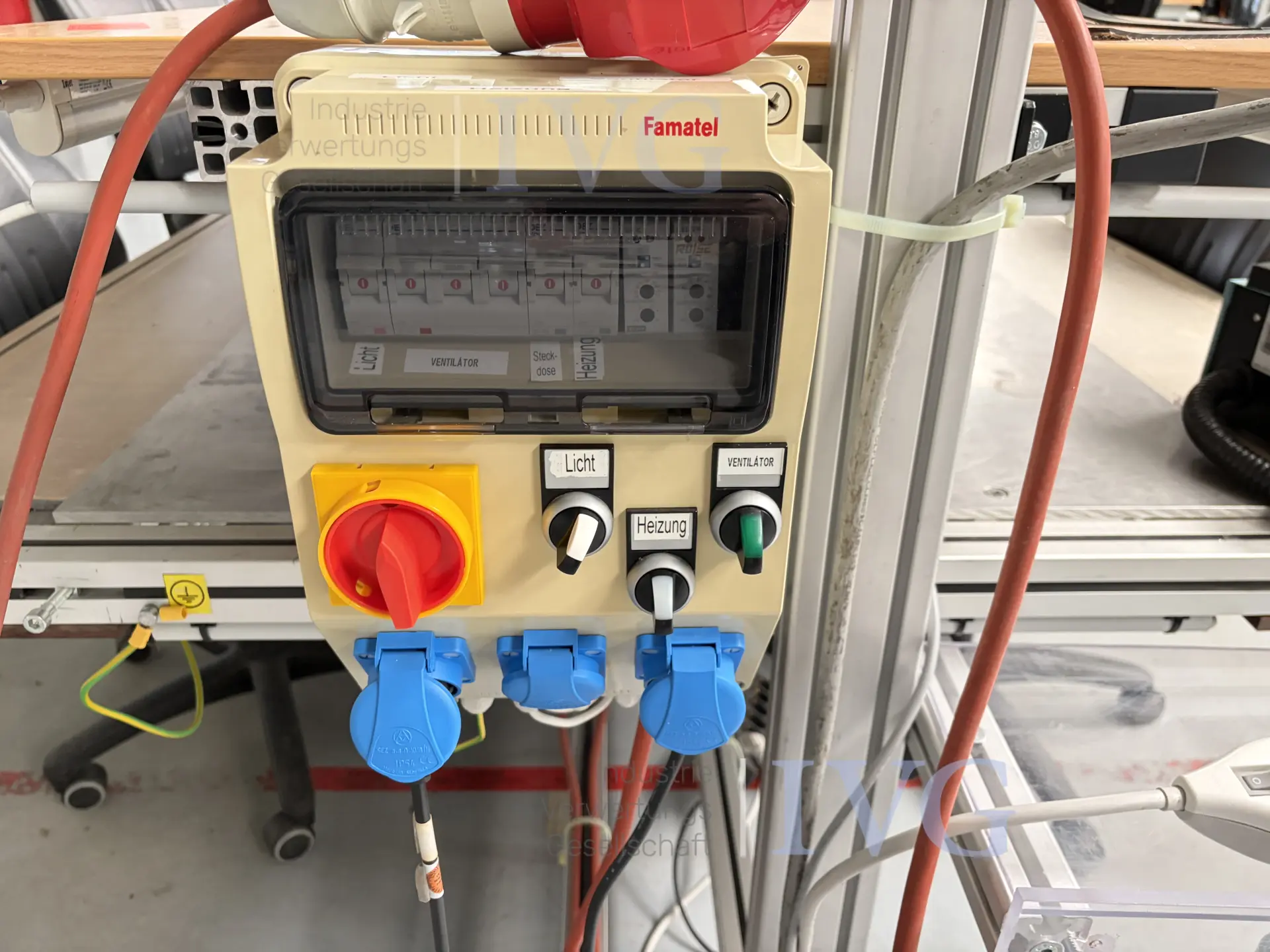 Werkbank mit Stühle – foto 3 – kavel bij IVG, Luckenwalde