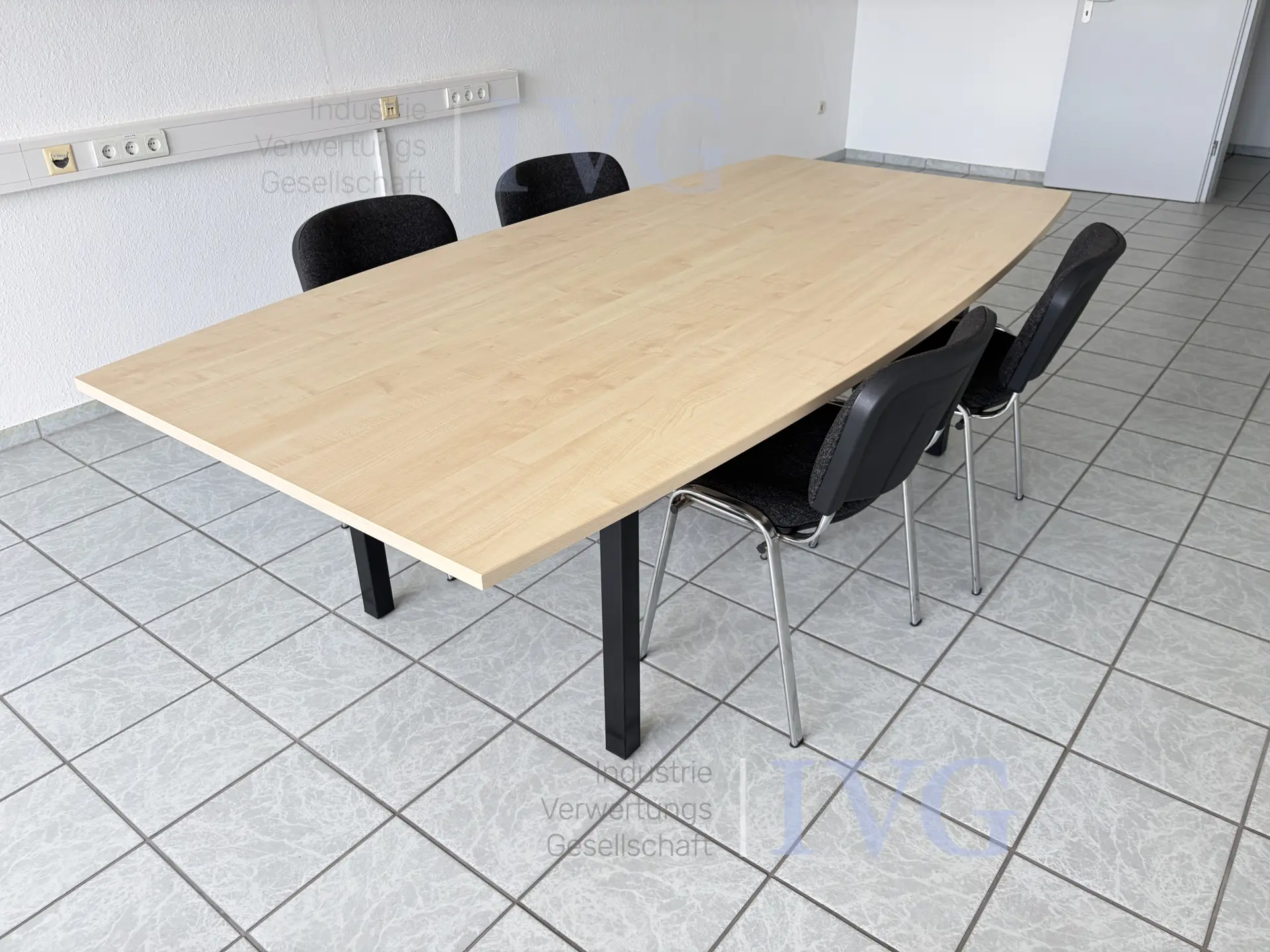 Besprechungsraum mit Beamer BENQ – foto 2 – kavel bij IVG, Luckenwalde