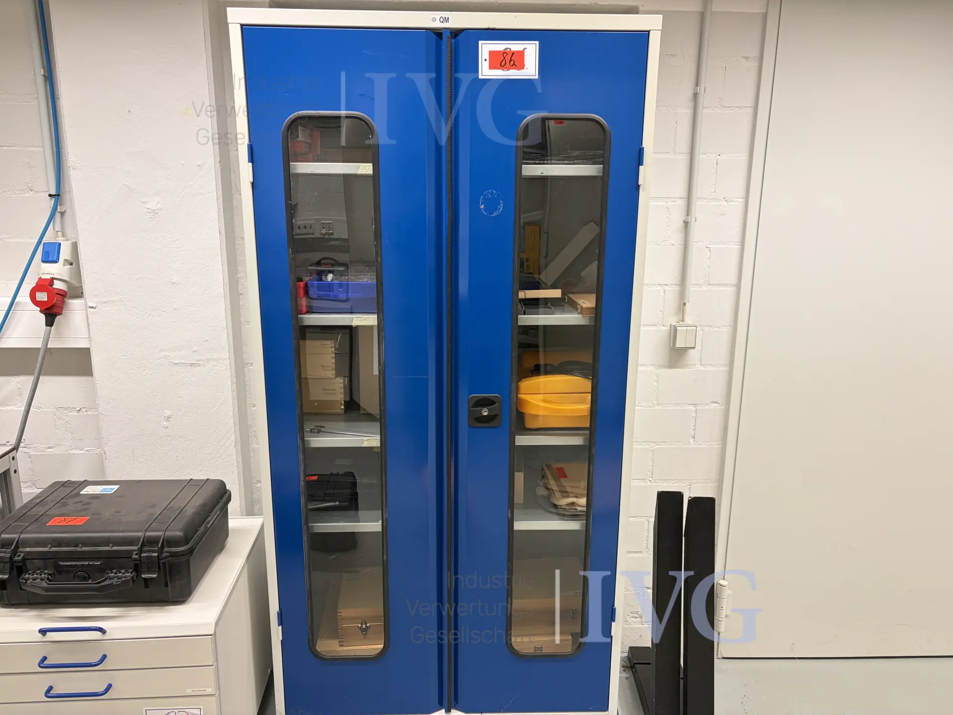 Schrank mit Messmittel FLUKE - HOLEX MegOhmMeter 1550B – foto 2 – kavel bij IVG, Luckenwalde