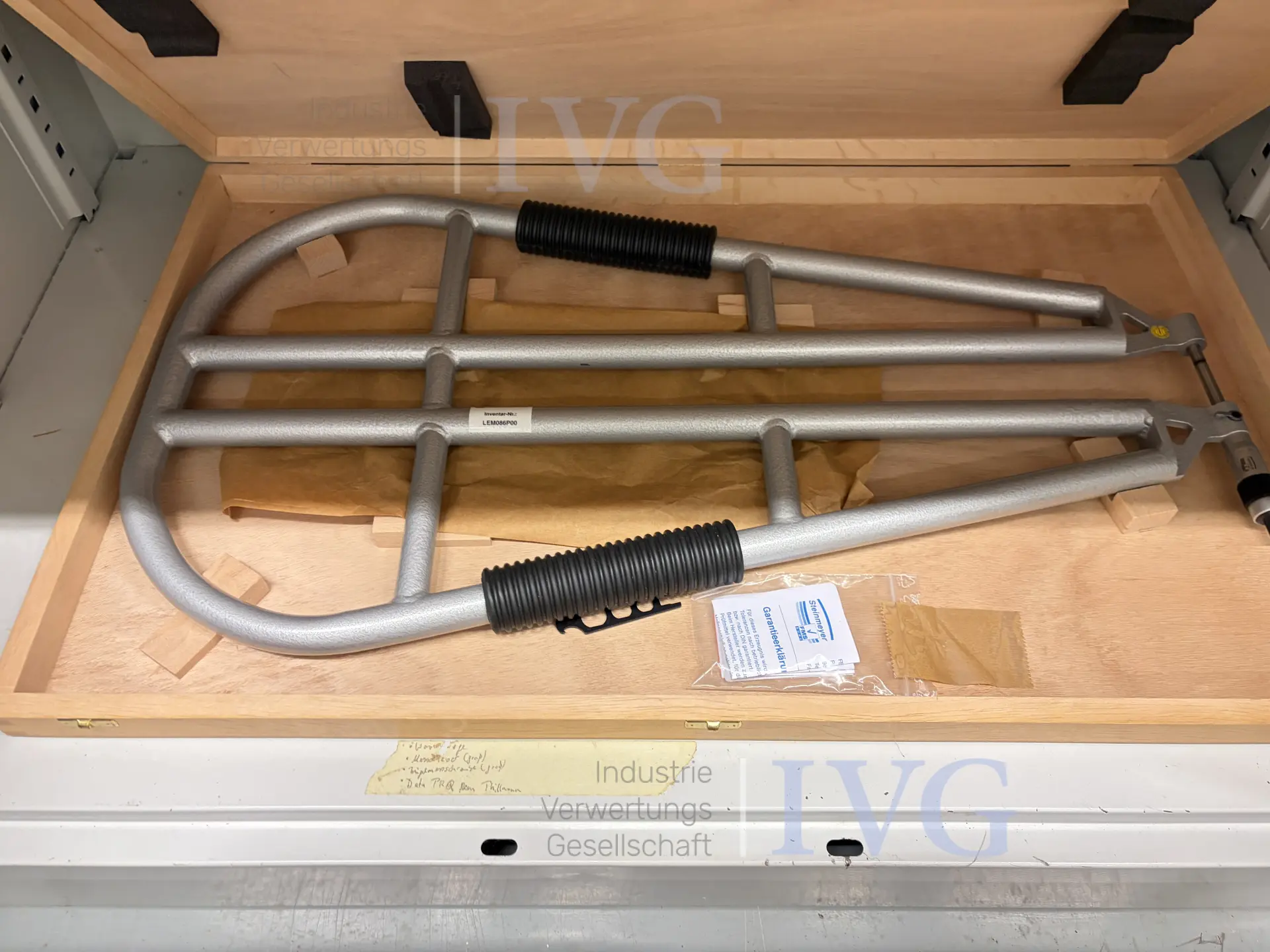 Schrank mit Messmittel FLUKE - HOLEX MegOhmMeter 1550B – foto 25 – kavel bij IVG, Luckenwalde