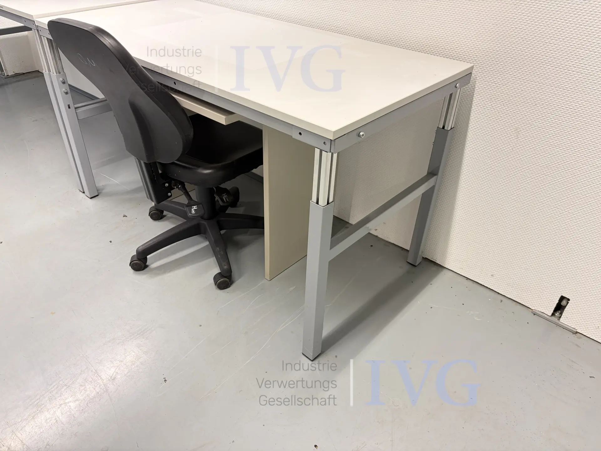 Werkbank (ohne Inhalt!) – foto 3 – kavel bij IVG, Luckenwalde