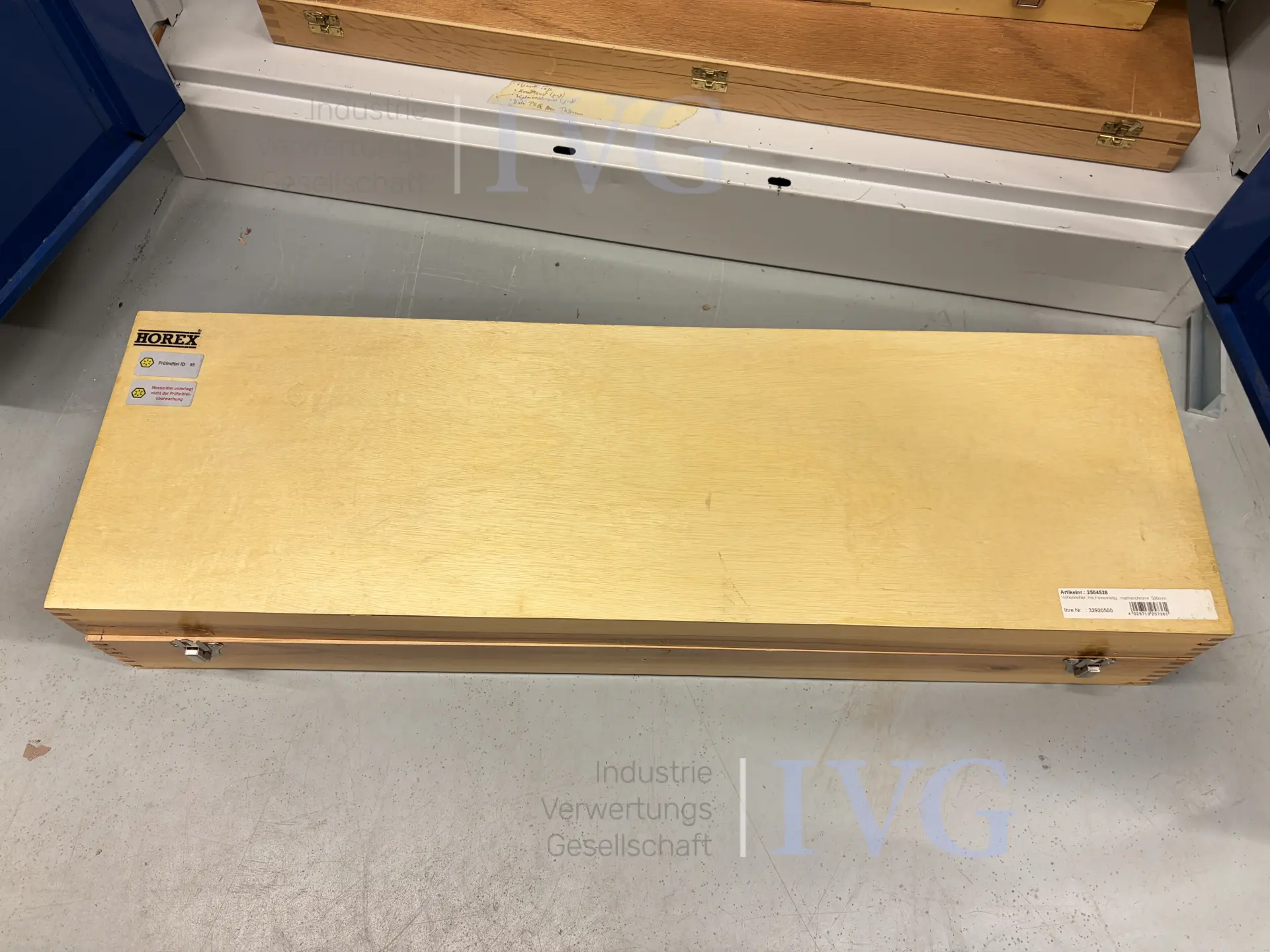 Schrank mit Messmittel FLUKE - HOLEX MegOhmMeter 1550B – foto 17 – kavel bij IVG, Luckenwalde