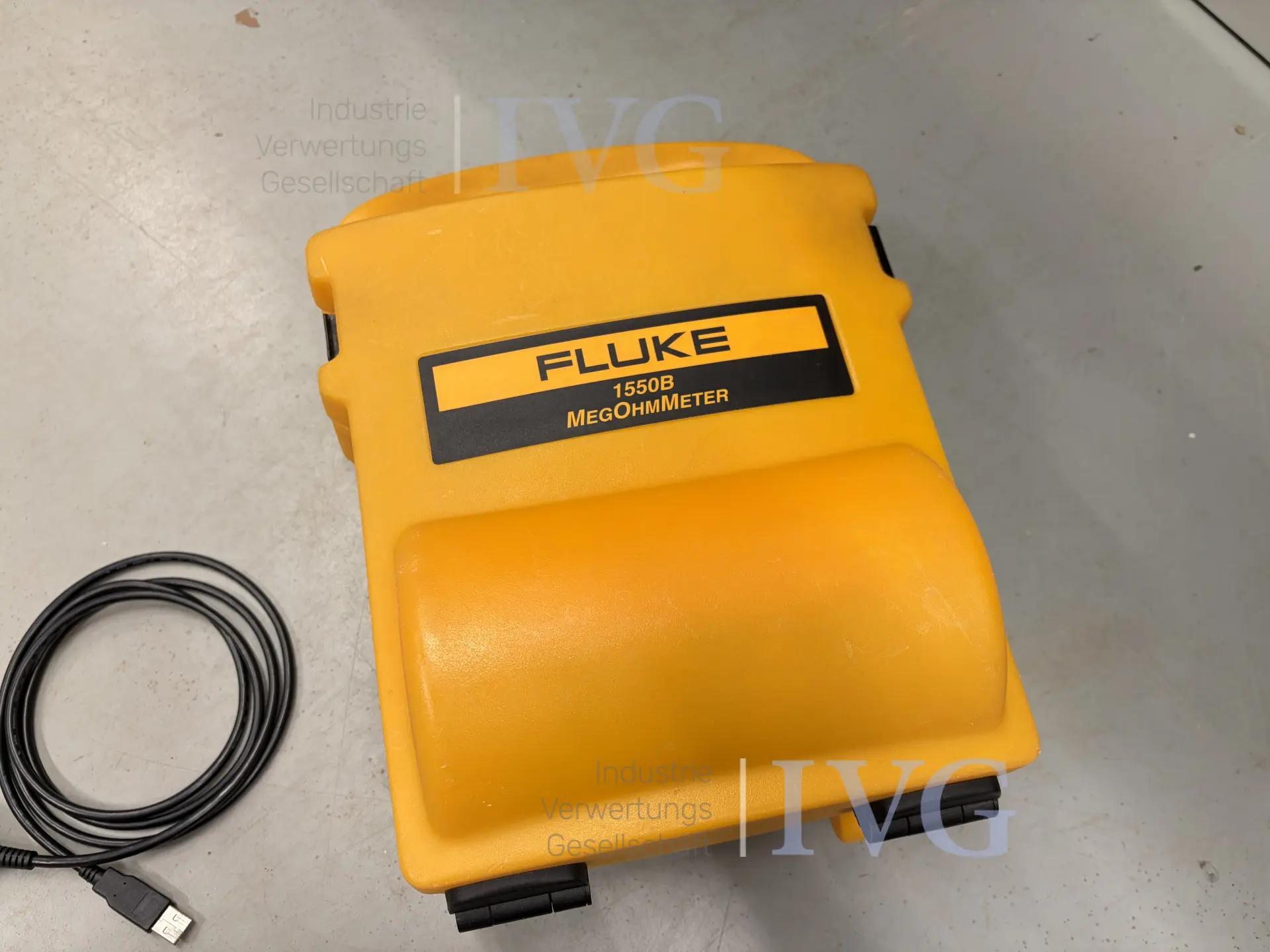 Schrank mit Messmittel FLUKE - HOLEX MegOhmMeter 1550B – foto 3 – kavel bij IVG, Luckenwalde