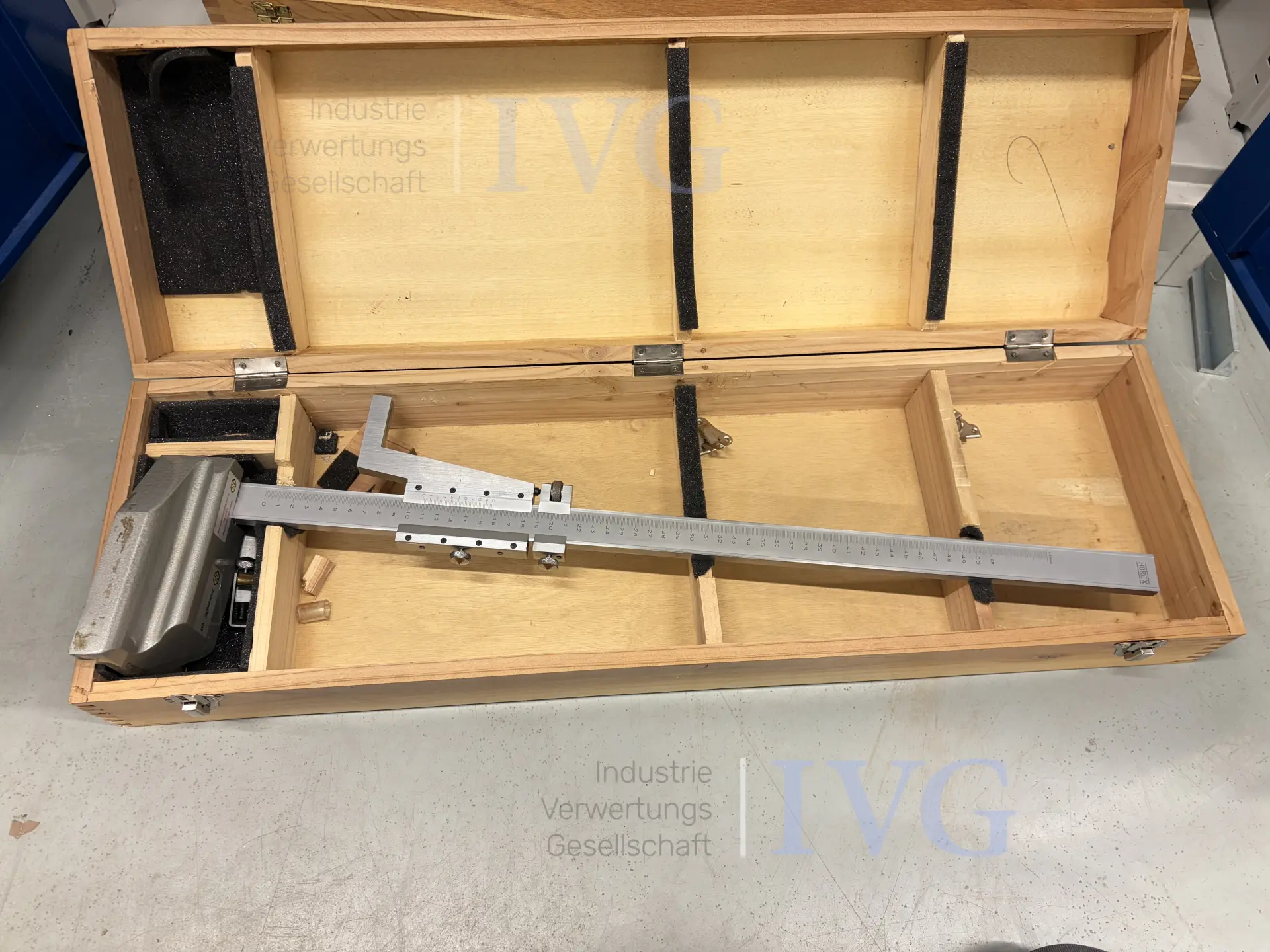 Schrank mit Messmittel FLUKE - HOLEX MegOhmMeter 1550B – foto 21 – kavel bij IVG, Luckenwalde