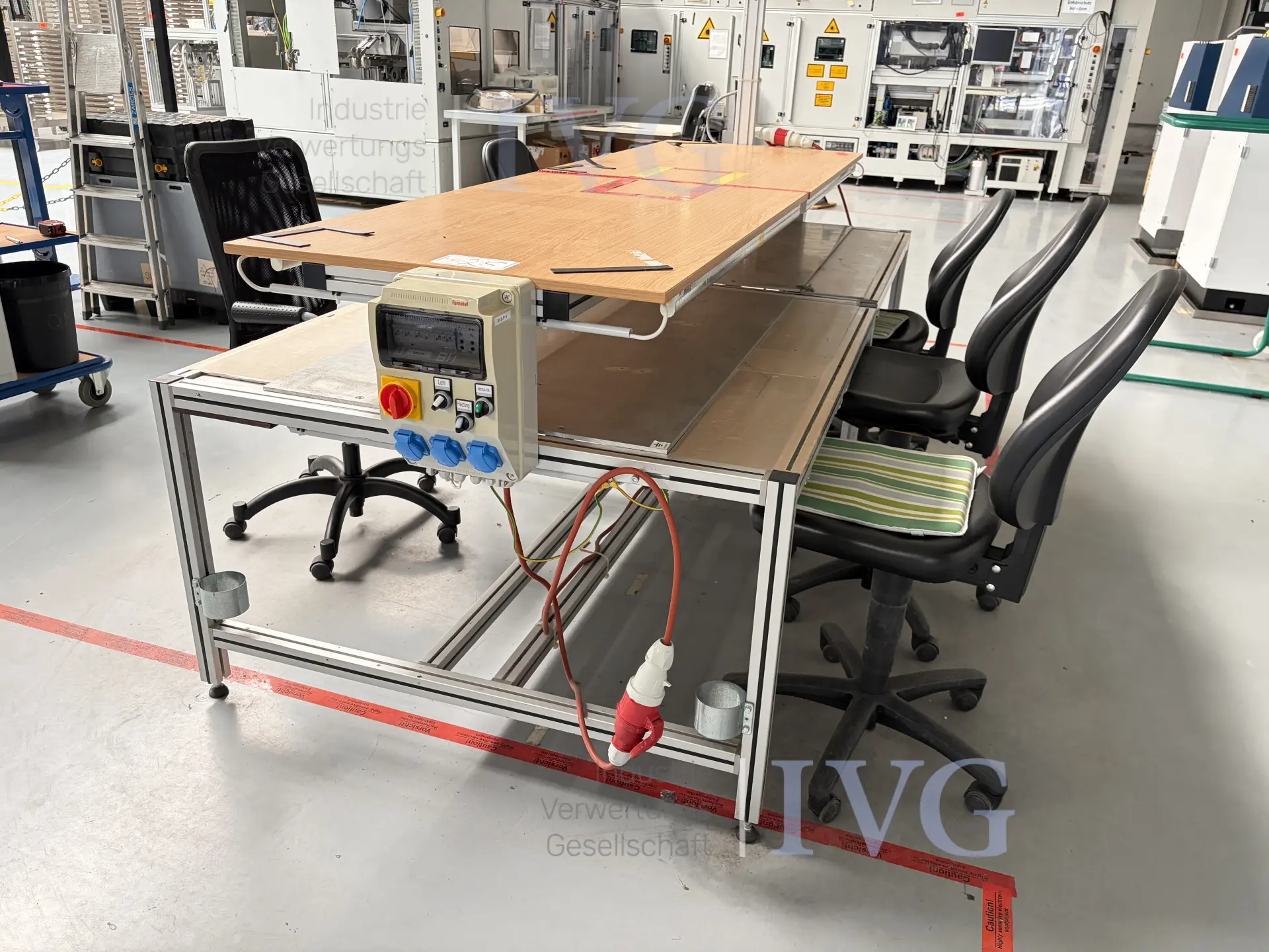 Werkbank mit Stühle – foto 4 – kavel bij IVG, Luckenwalde