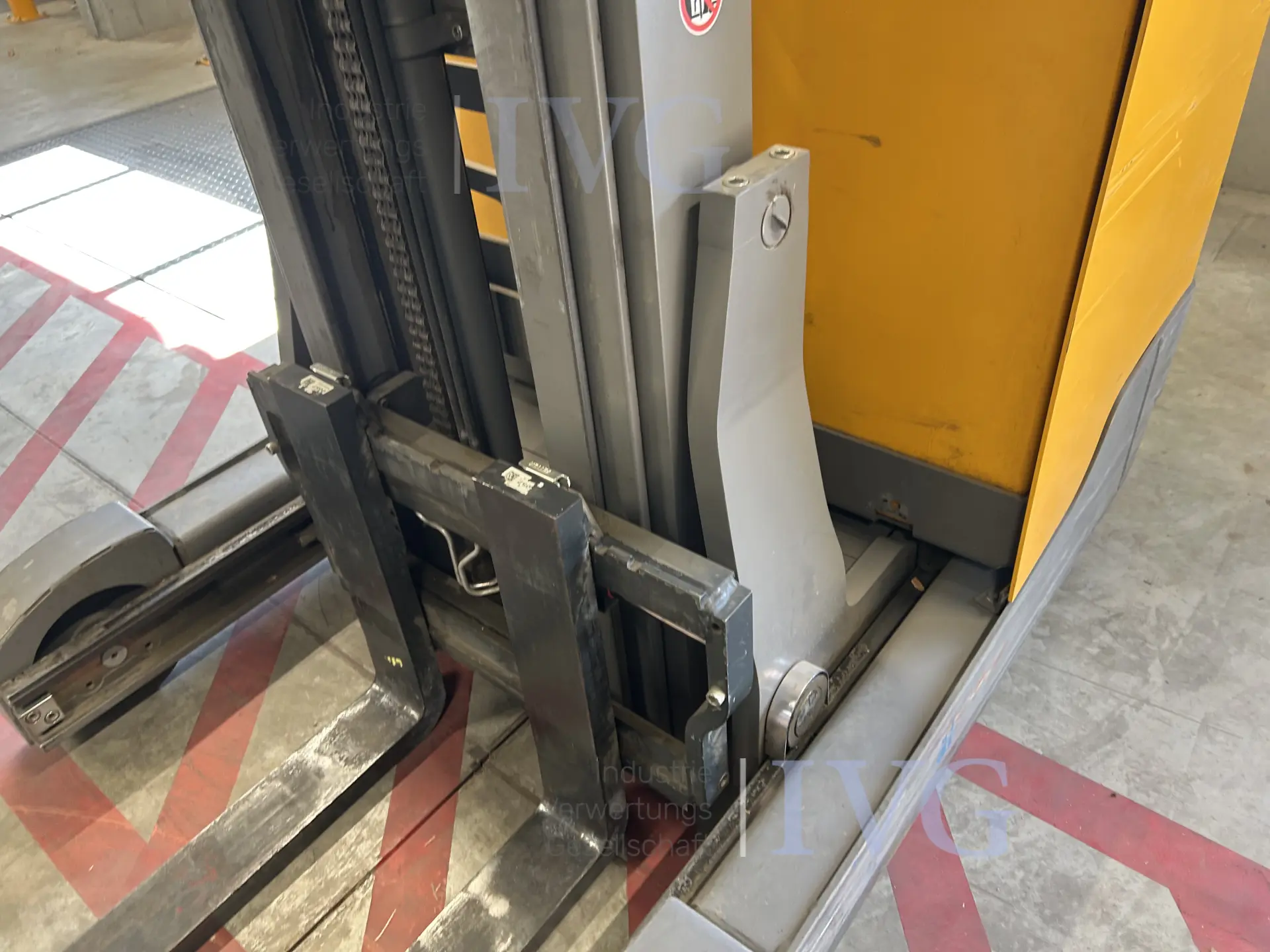 E-Schubmast-Gabelstapler JUNGHEINRICH vermutlich ETV214 – foto 9 – kavel bij IVG, Oyten