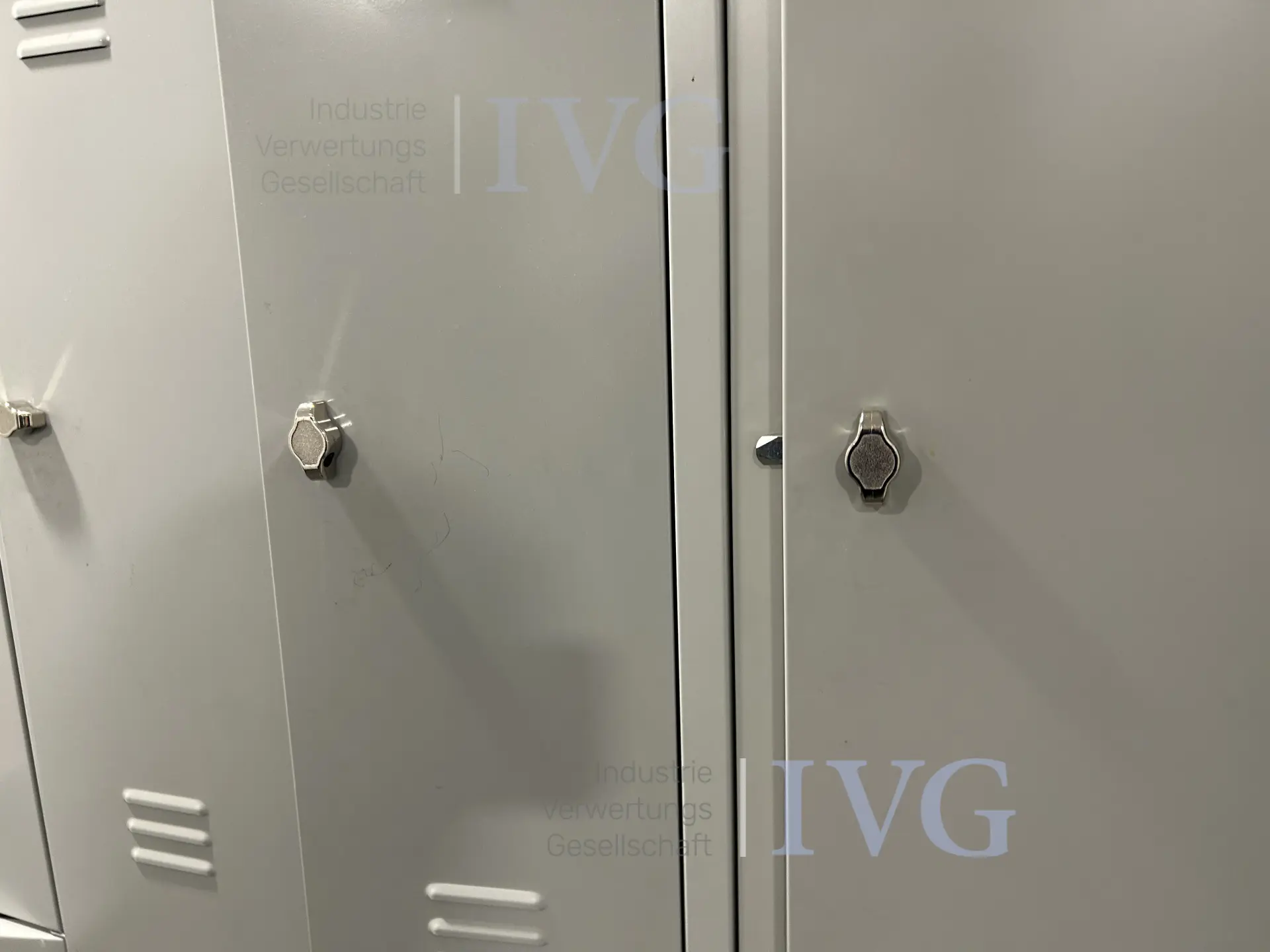 Stalen kluisjes met 4/8 deuren – foto 3 – kavel bij IVG, Oyten