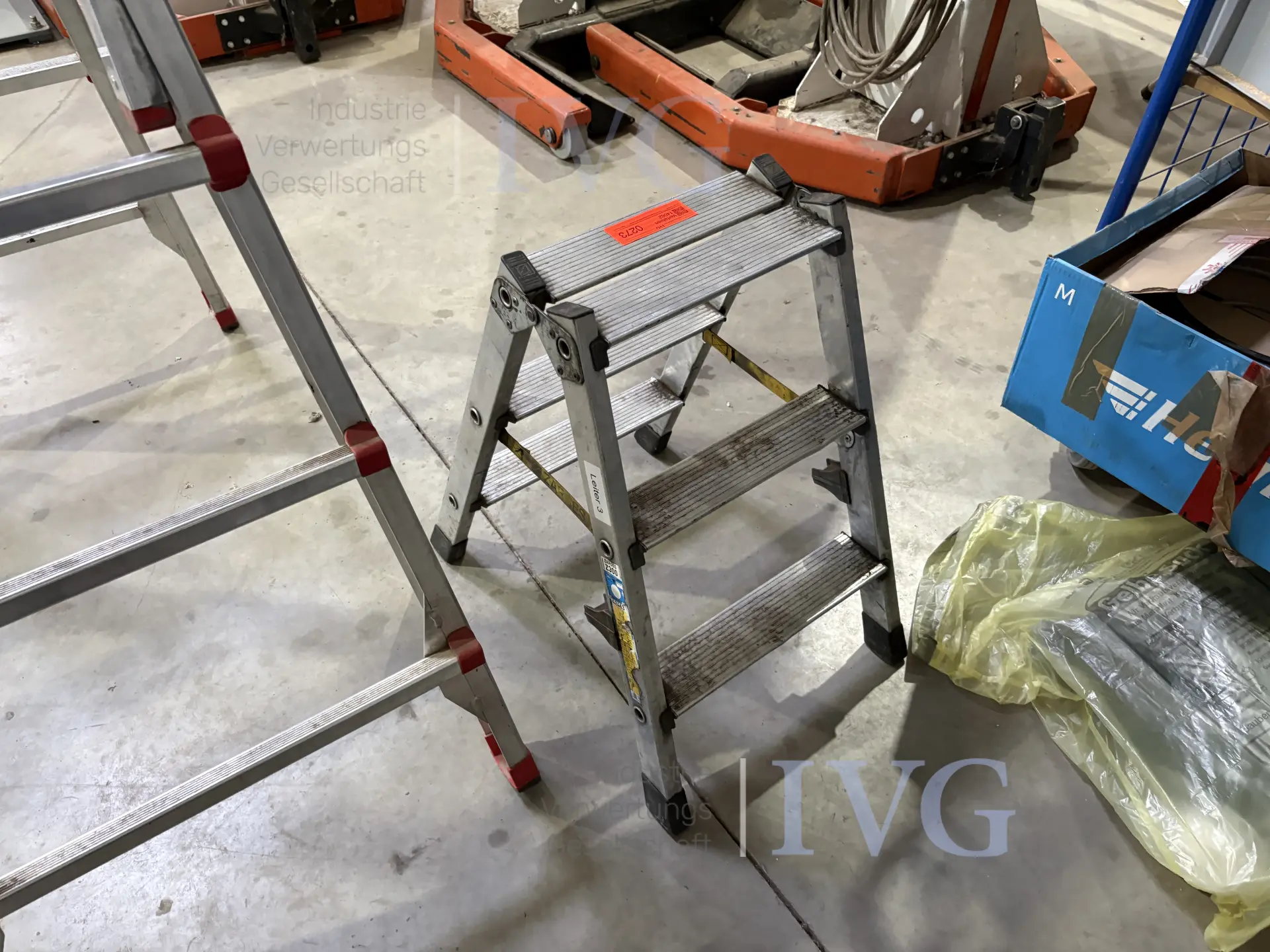 Alu-Stehleiter 2x 3-stufig – foto 2 – kavel bij IVG, Einbeck