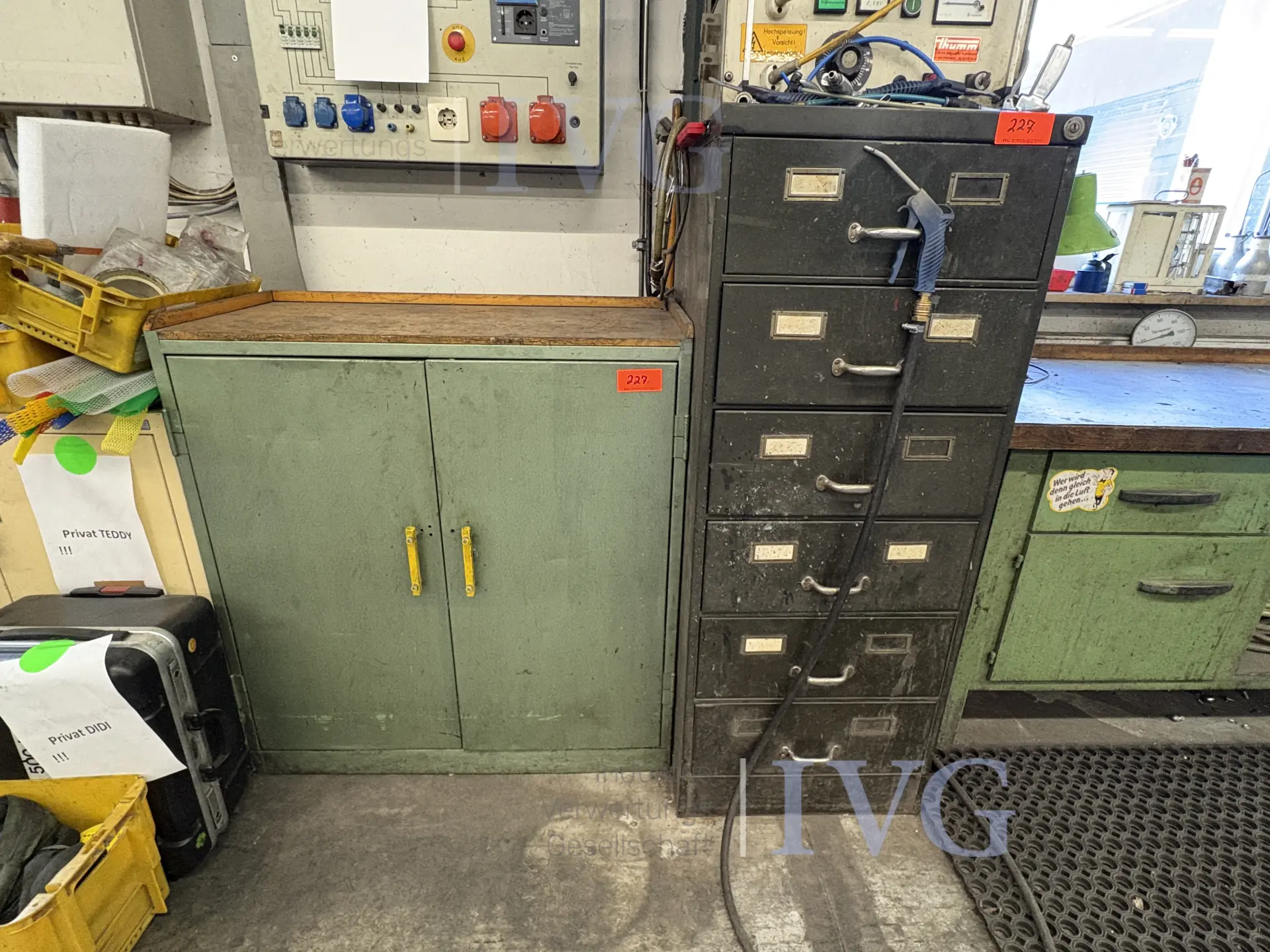 Werkbanken – foto 2 – kavel bij IVG, Augsburg