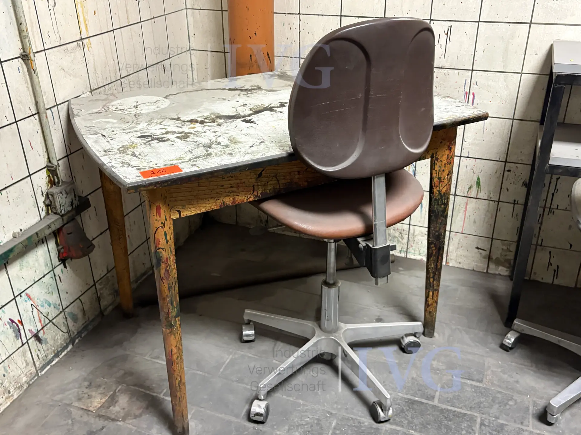 Werktafels – foto 2 – kavel bij IVG, Augsburg