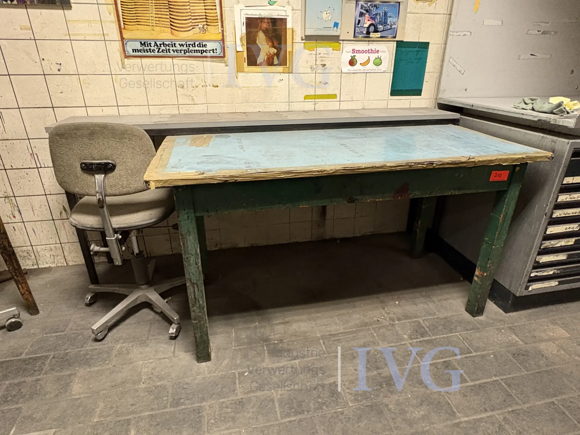Werktafels – foto 3 – kavel bij IVG, Augsburg