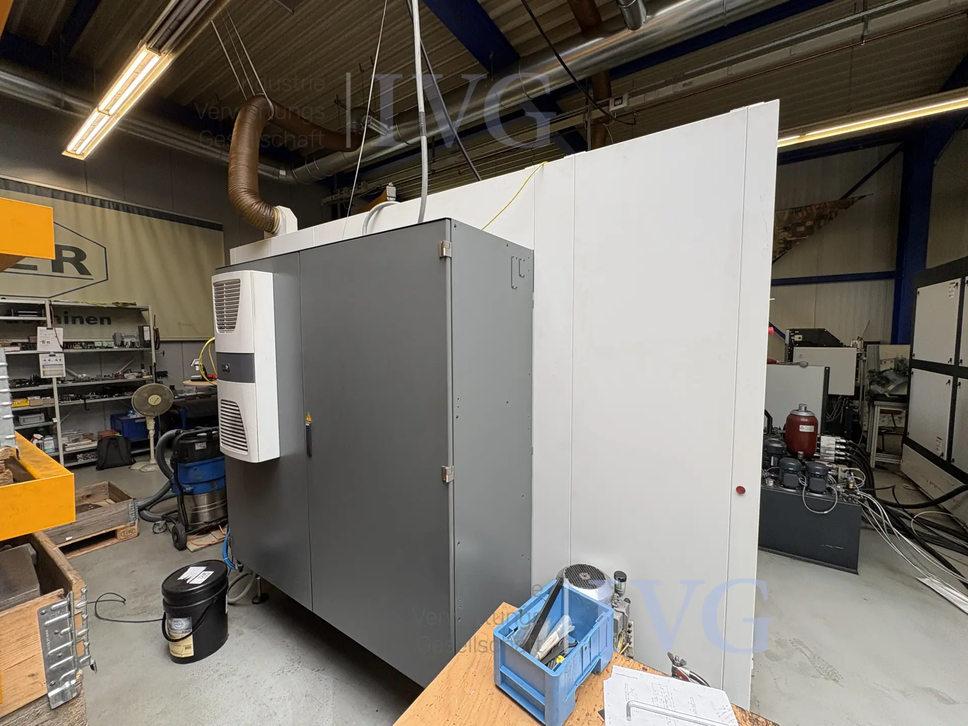 Vertikales CNC-Fertigungszentrum CHIRON MILL 2000 five axis – foto 5 – kavel bij IVG, Weihingen