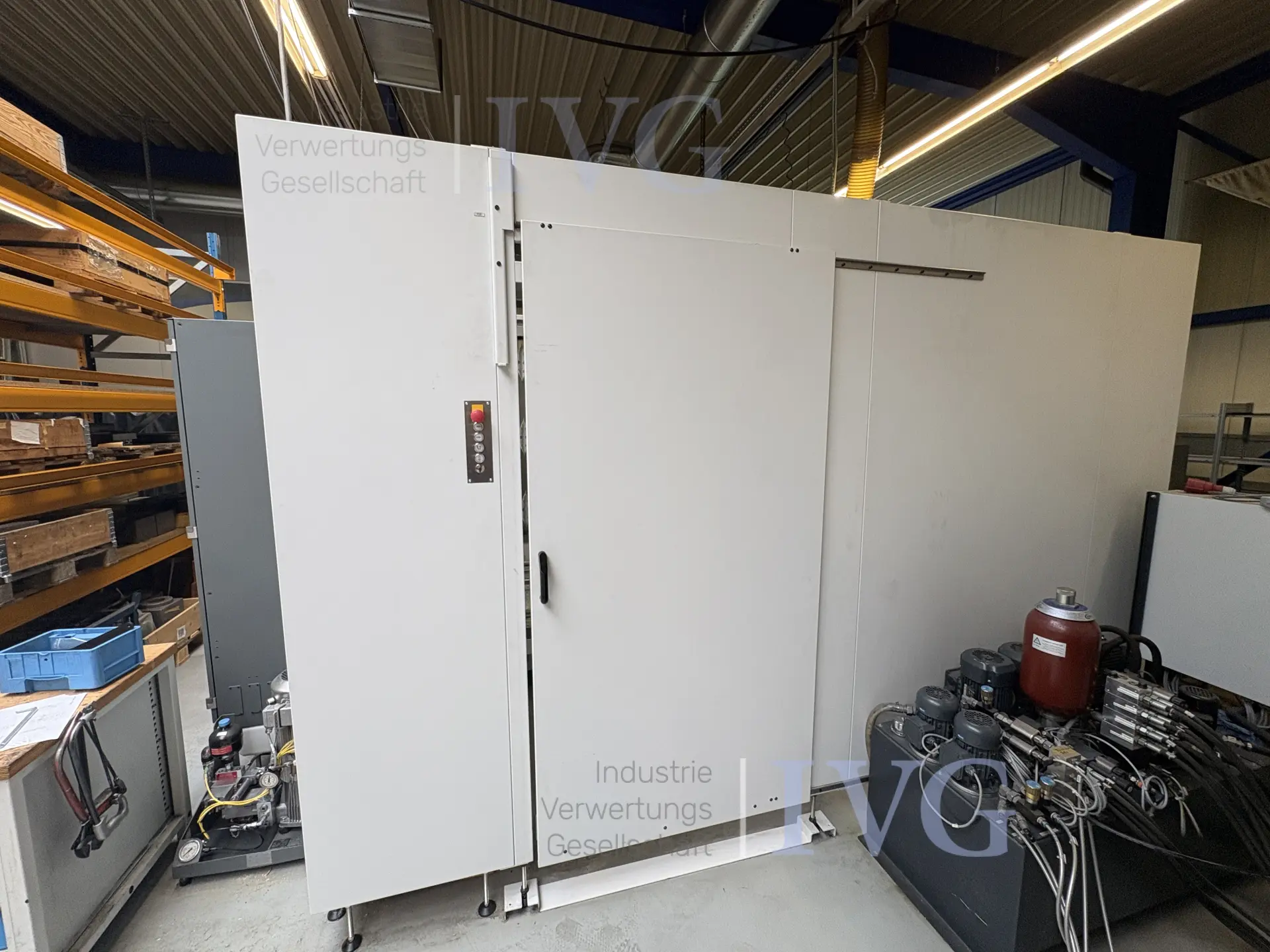 Vertikales CNC-Fertigungszentrum CHIRON MILL 2000 five axis – foto 7 – kavel bij IVG, Weihingen