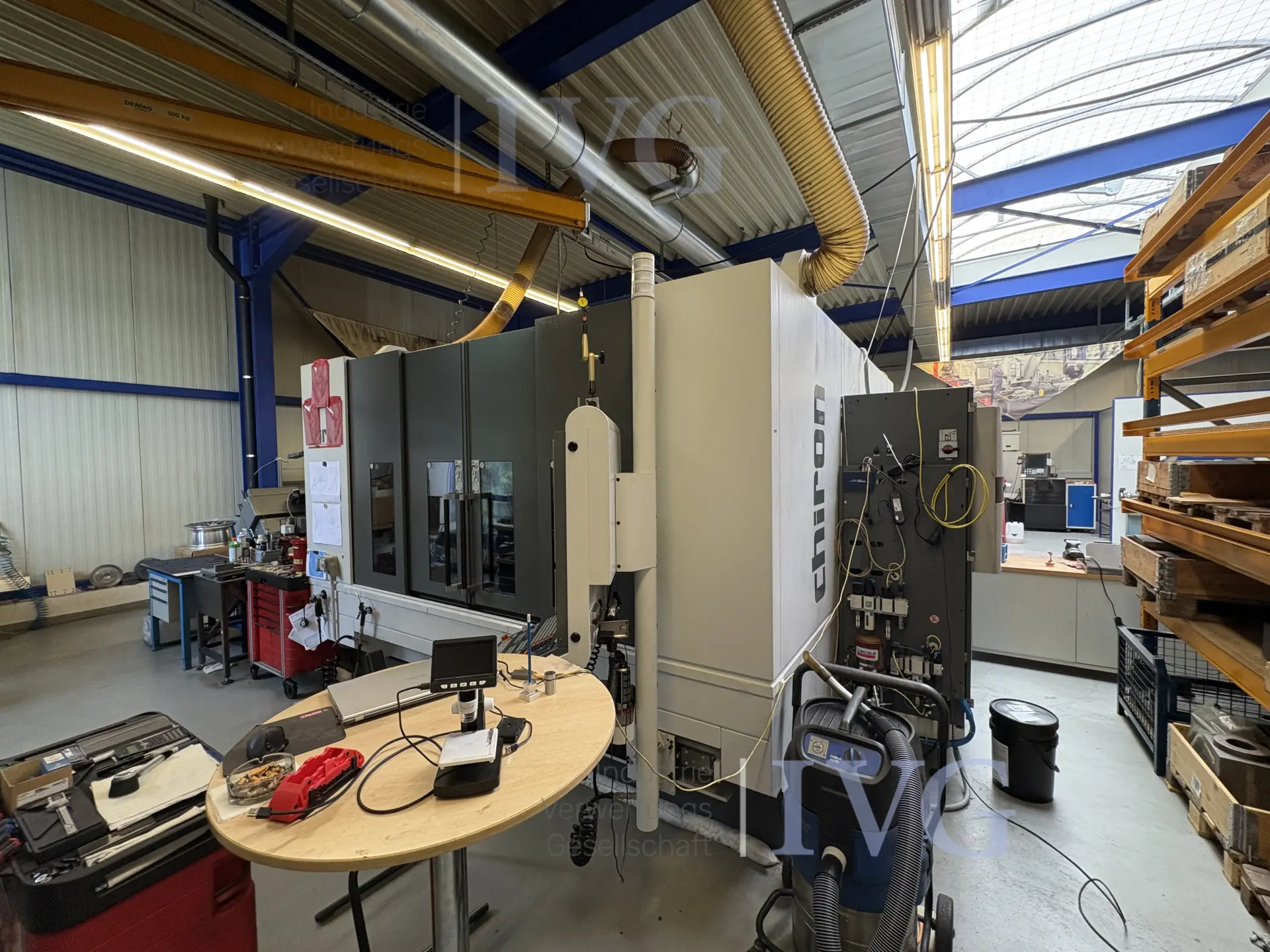 Vertikales CNC-Fertigungszentrum CHIRON MILL 2000 five axis – foto 2 – kavel bij IVG, Weihingen