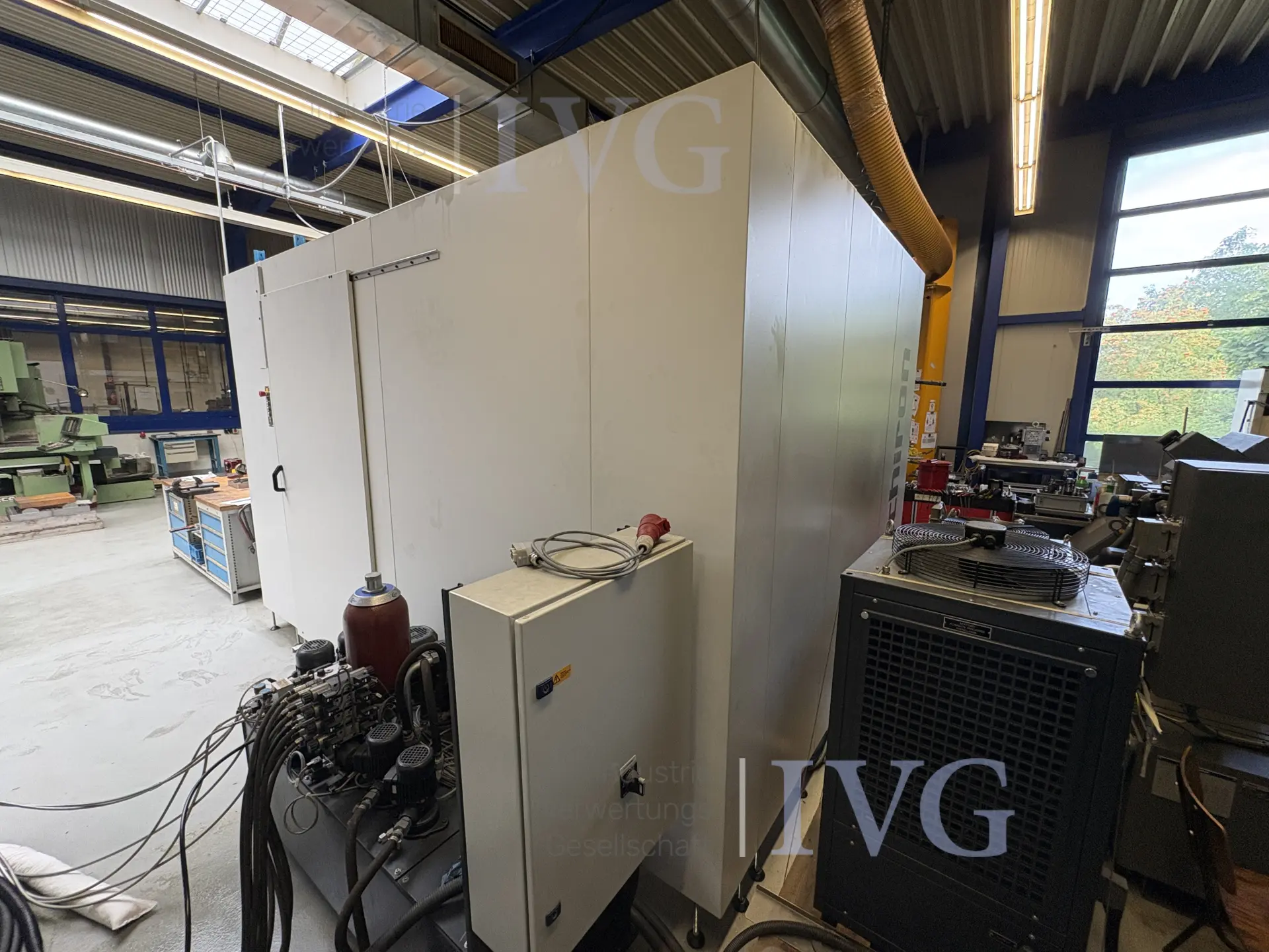 Vertikales CNC-Fertigungszentrum CHIRON MILL 2000 five axis – foto 8 – kavel bij IVG, Weihingen