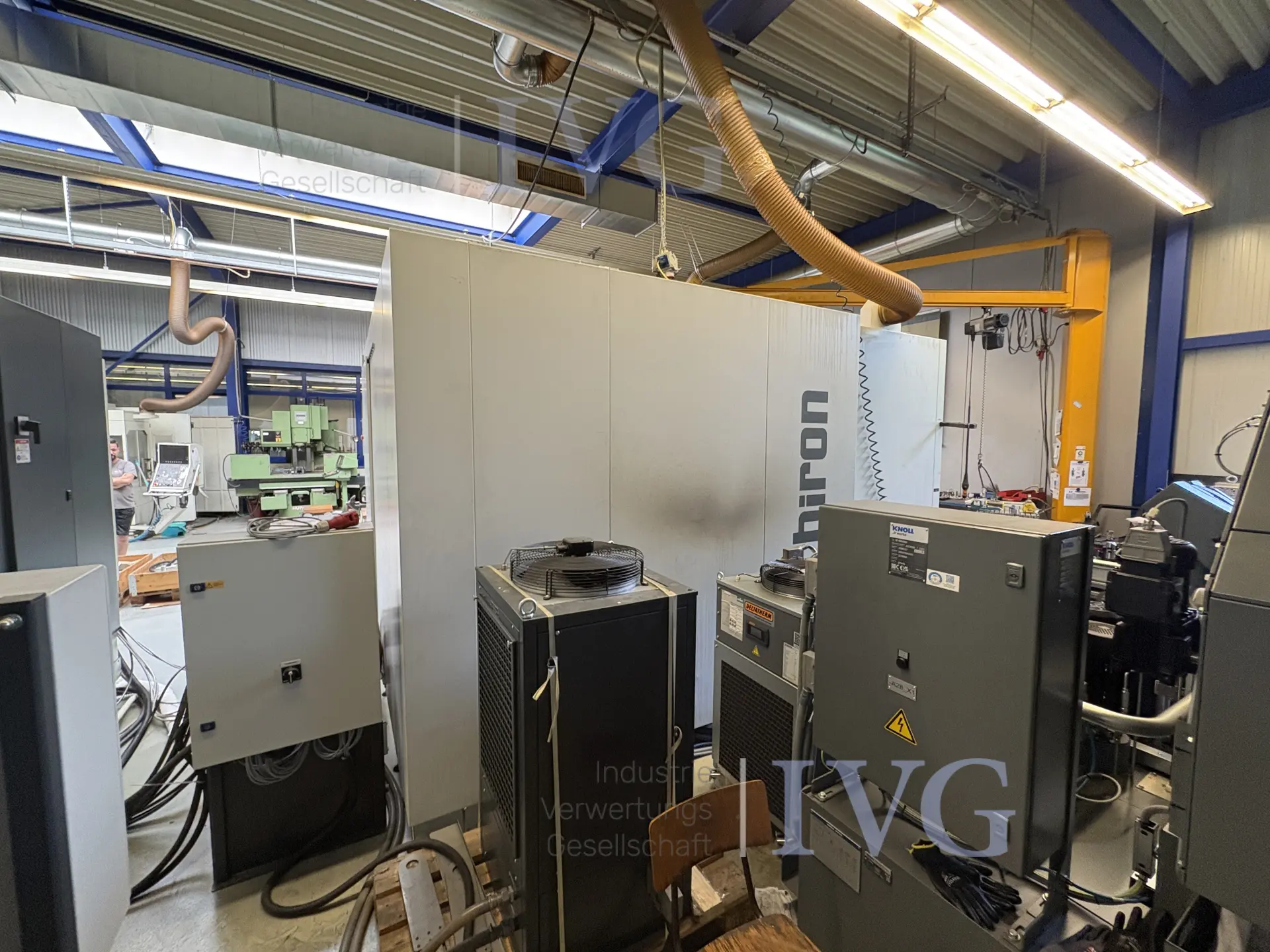 Vertikales CNC-Fertigungszentrum CHIRON MILL 2000 five axis – foto 9 – kavel bij IVG, Weihingen