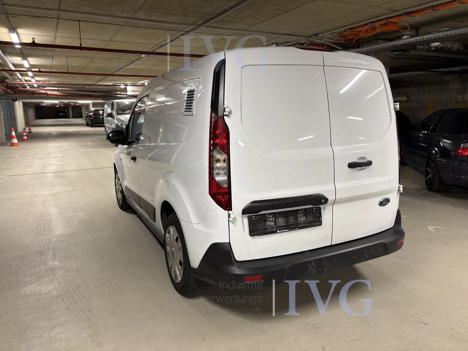 Van FORD Transit Connect – foto 2 – kavel bij IVG, Grasbrunn