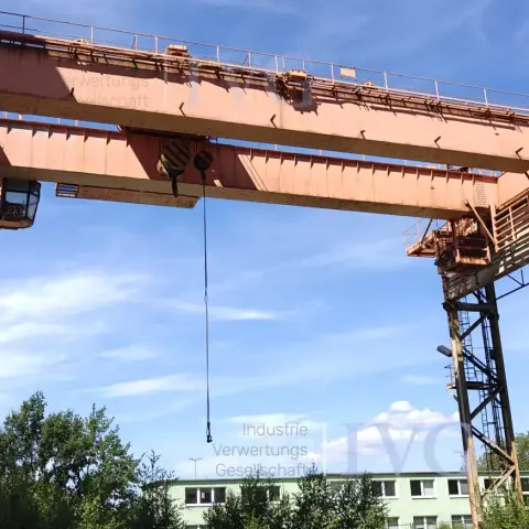 schienengeführter halbseitiger Portalkran (23) TAKRAF