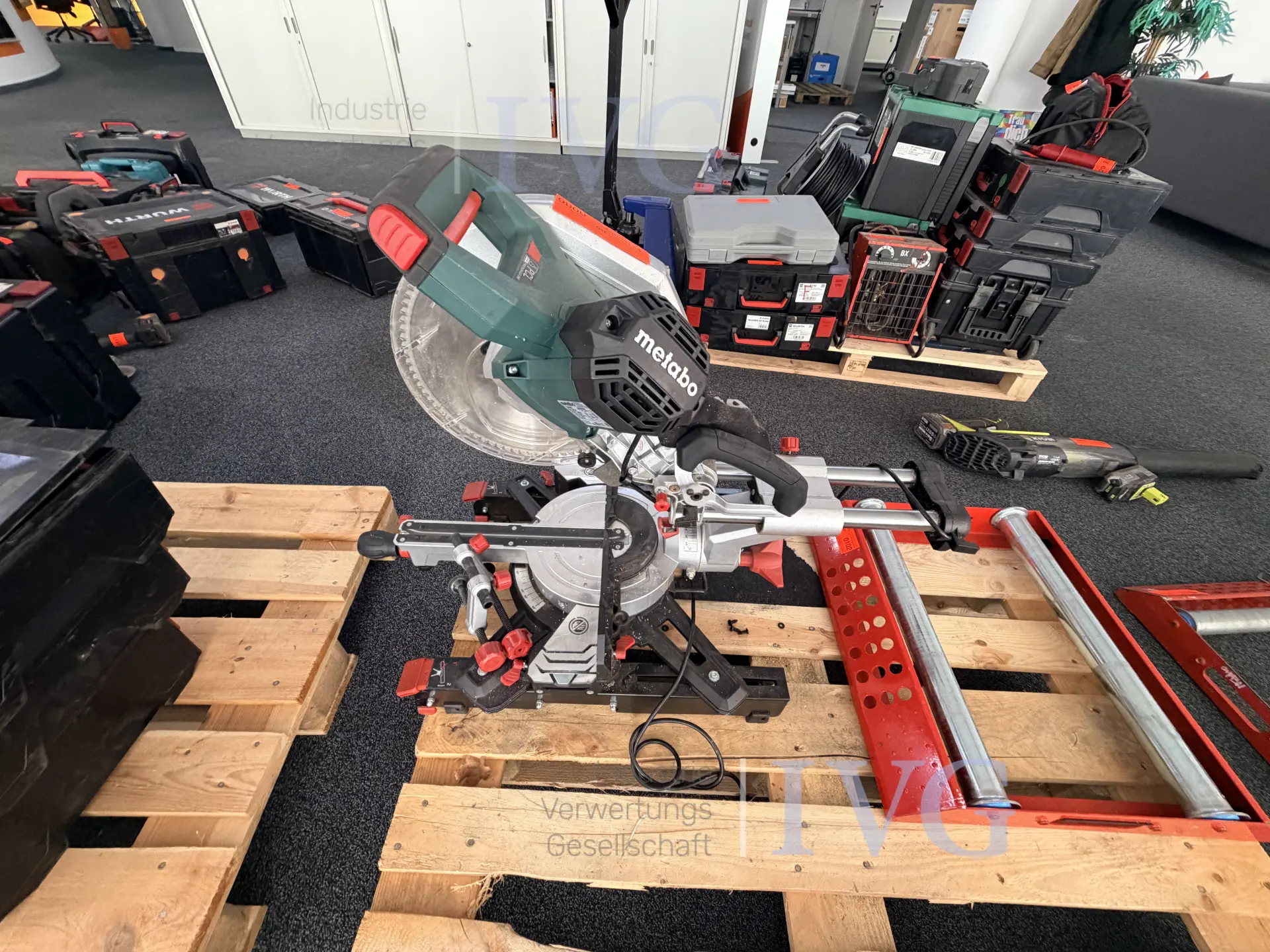 Kapp-und Gehrungssäge METABO KGS 305 M – foto 2 – kavel bij IVG, Neunkirchen-Seelscheid