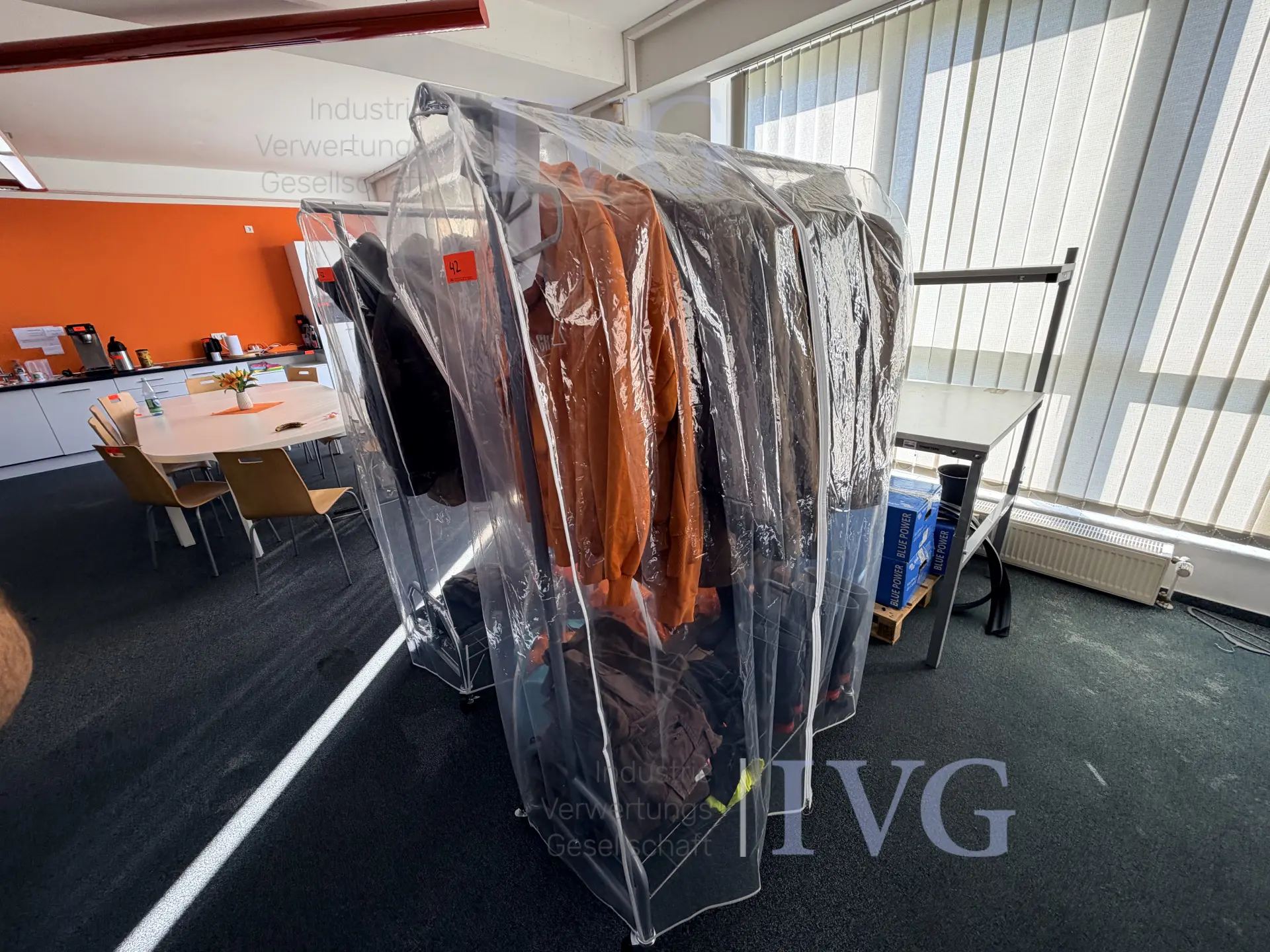 Bestand Arbeitskleidung (gebrandet) – foto 3 – kavel bij IVG, Neunkirchen-Seelscheid