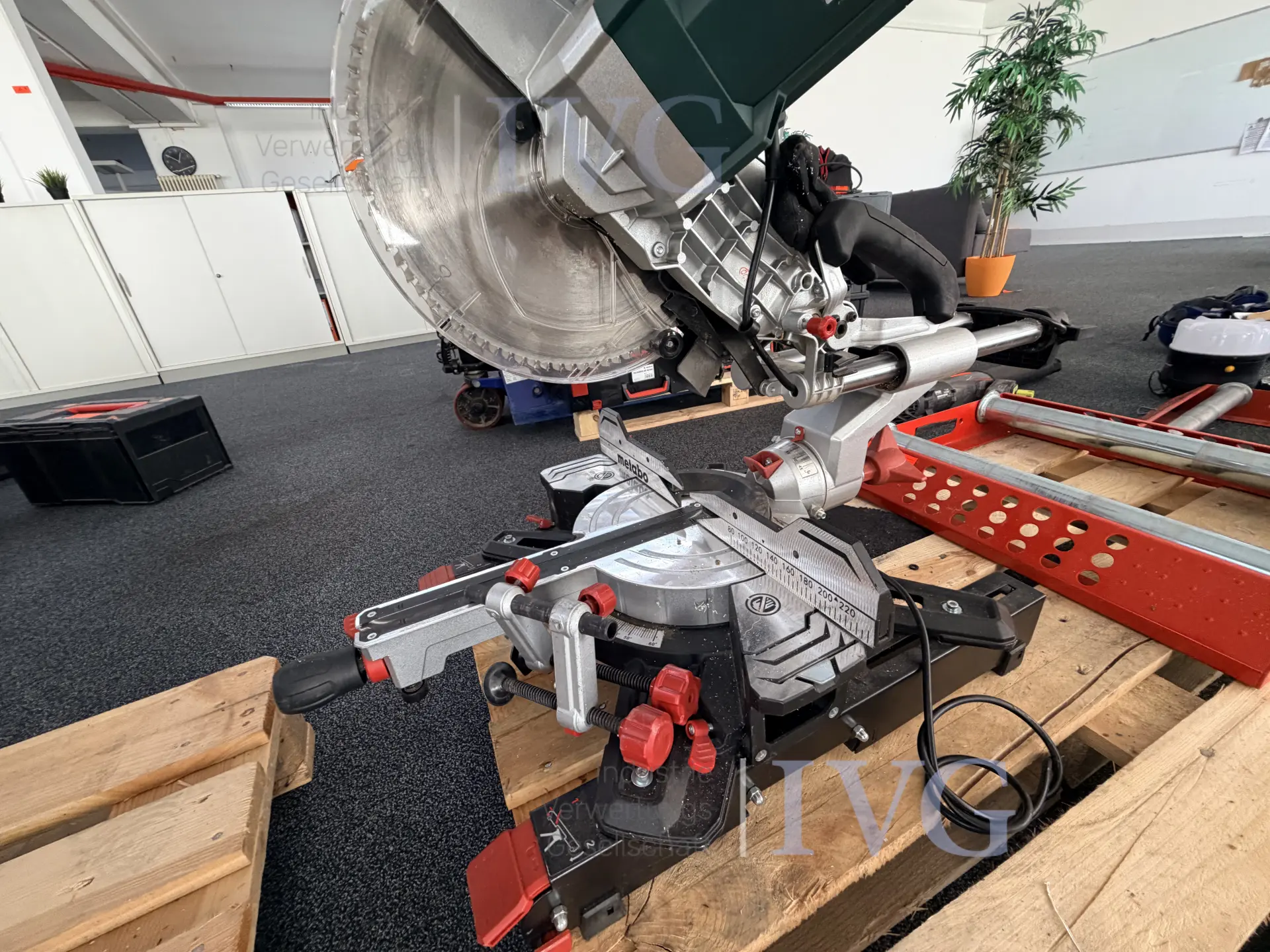 Kapp-und Gehrungssäge METABO KGS 305 M – foto 3 – kavel bij IVG, Neunkirchen-Seelscheid