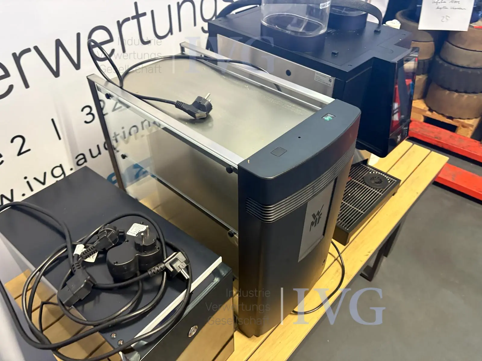 Volledig automatische koffiemachine WMF 1300S – foto 4 – kavel bij IVG, Schweigern