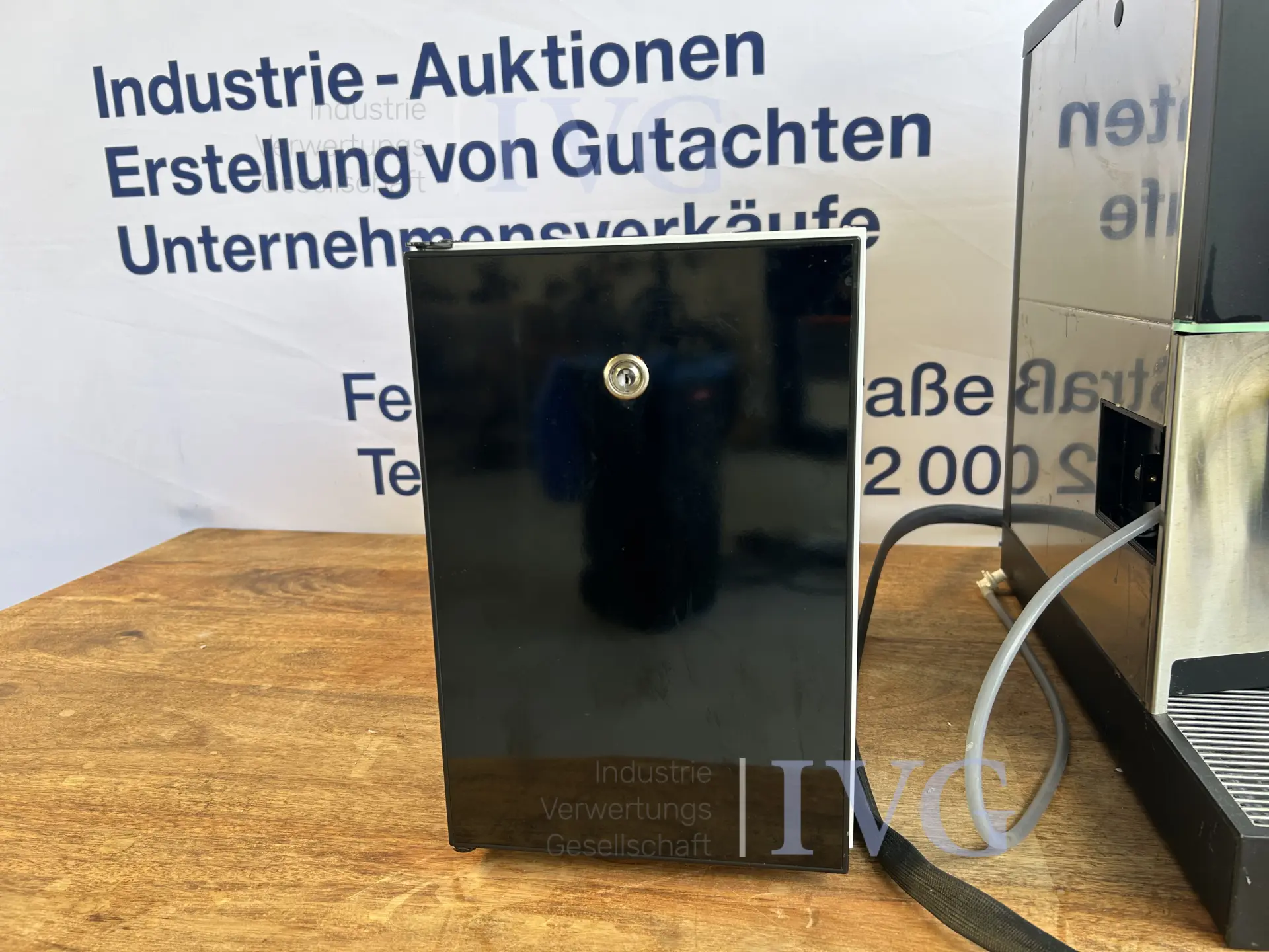 Volledig automatische koffiemachine WMF 1300S – foto 3 – kavel bij IVG, Kirchlengern