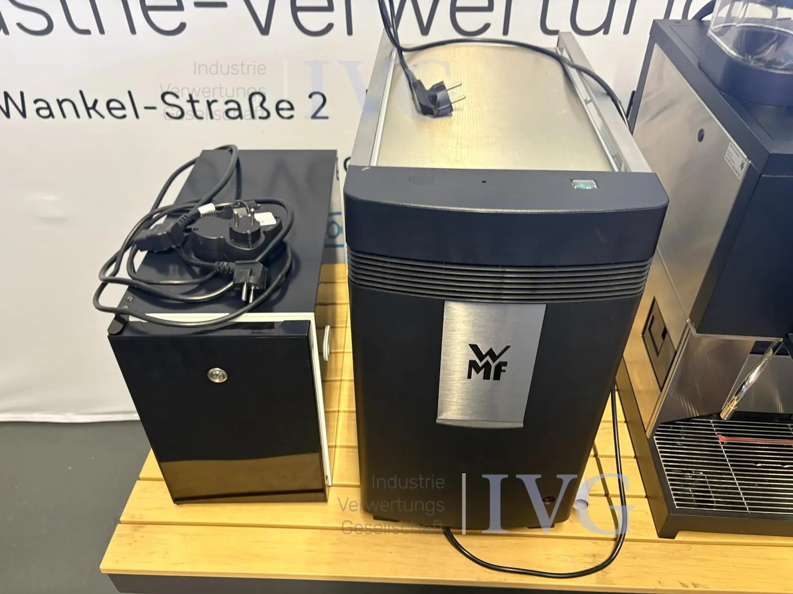 Volledig automatische koffiemachine WMF 1300S – foto 2 – kavel bij IVG, Schweigern
