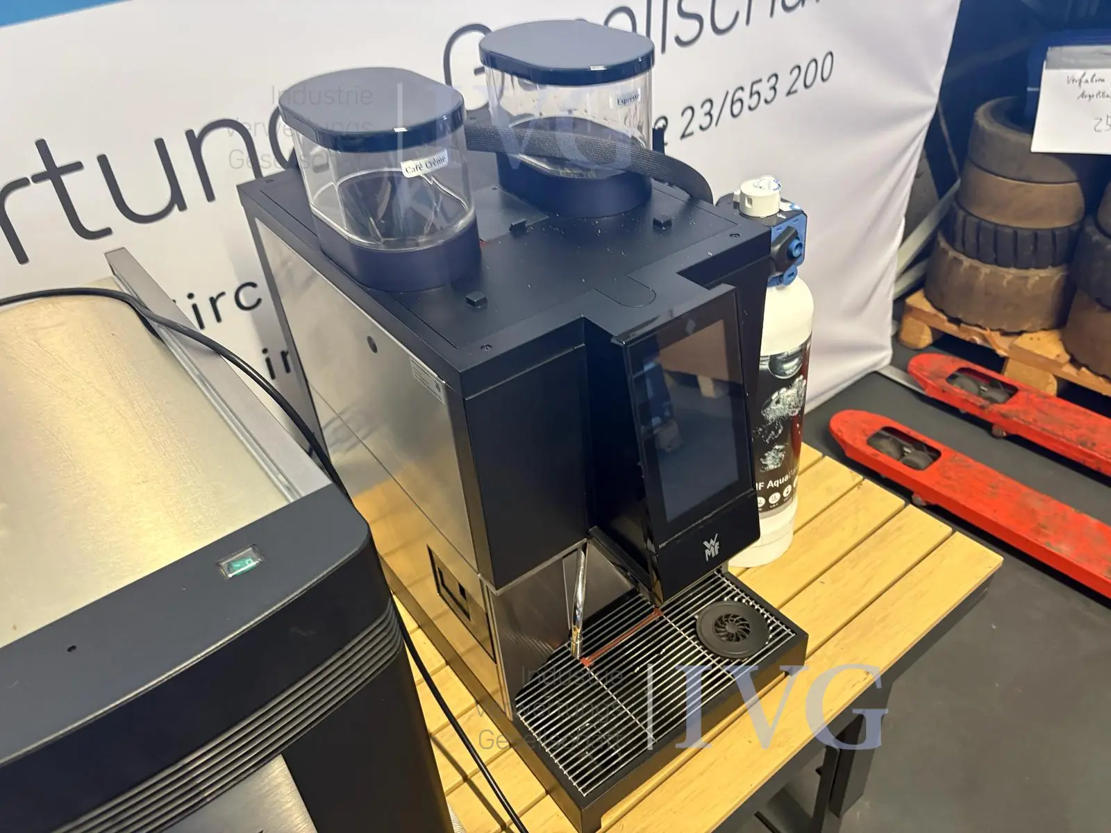 Volledig automatische koffiemachine WMF 1300S – foto 6 – kavel bij IVG, Schweigern
