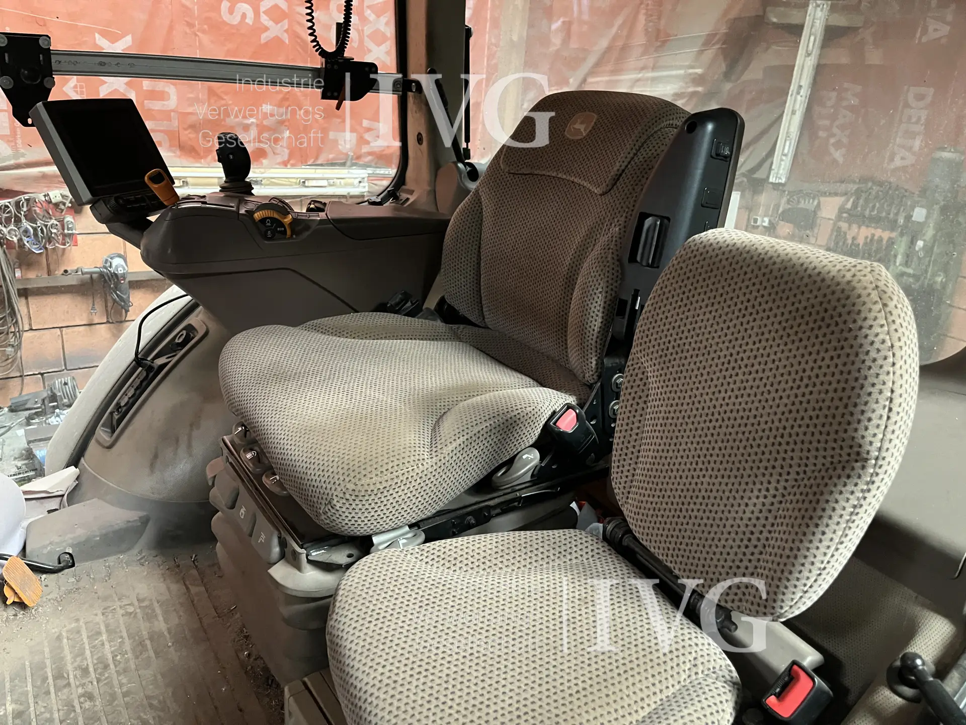 Ackerschlepper / ZM. a. Räd. ab 1.15 m SW JOHN DEERE 8370 R | IVG